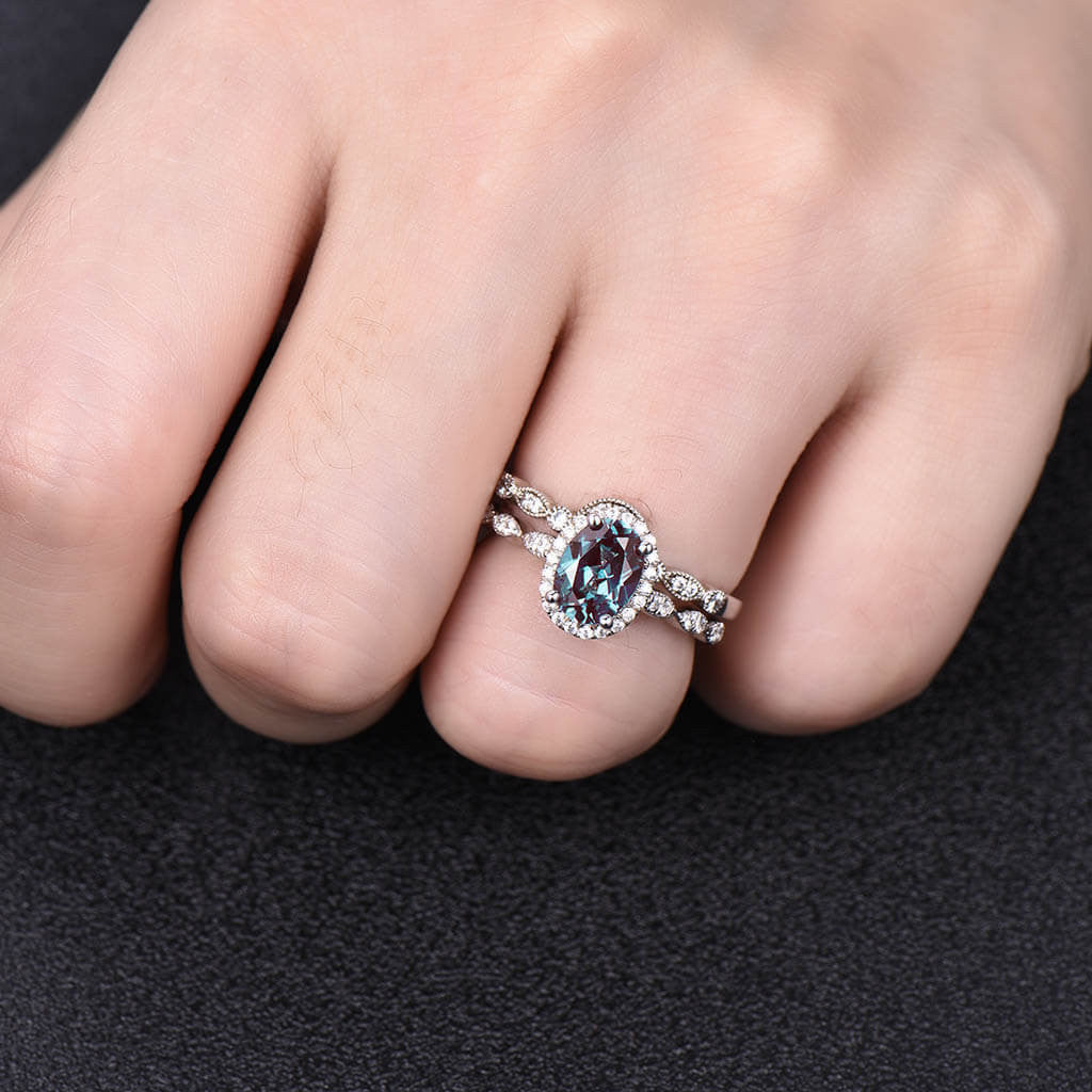 Exquisite Oval Alexandrite Halo Diamond Engagement Ring Set with Matching Curved Diamond Wedding Band | Perfect for Proposals, Anniversaries & Bridal Jewelry | Elegant Gift for Her