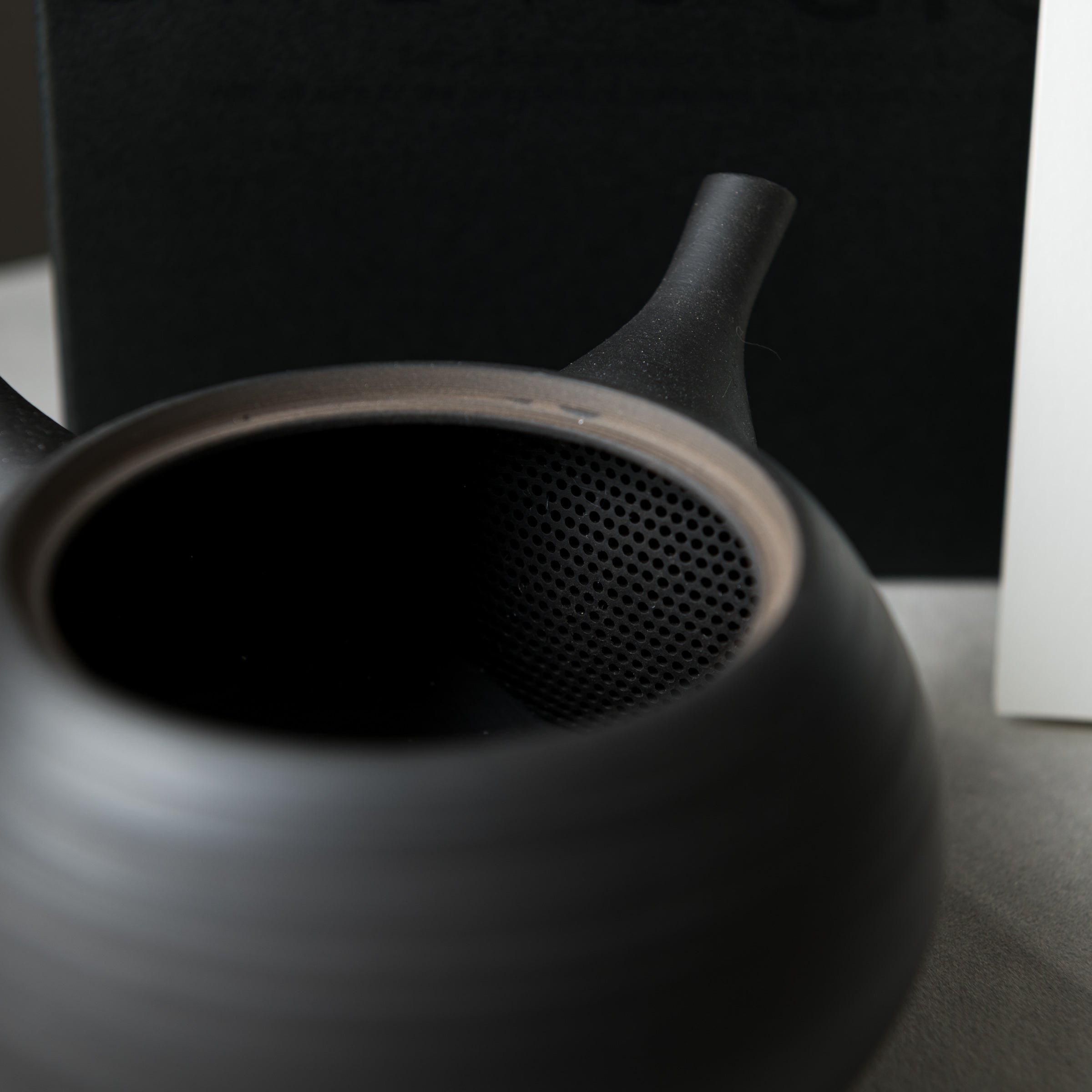 Premium Ryo Ceramic Teapot - Elegant Japanese Style Teapot with Stainless Steel Infuser, Perfect for Loose Leaf Tea, Green Tea, Herbal Tea - Ideal for Home, Office, Tea Ceremonies & Gifts