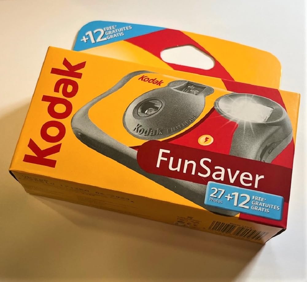 KODAK Fun Saver Disposable Camera - 27+12 Exposures, ISO 800 Film - Perfect for Weddings, Parties & Travel Photography - Capture Memories Instantly