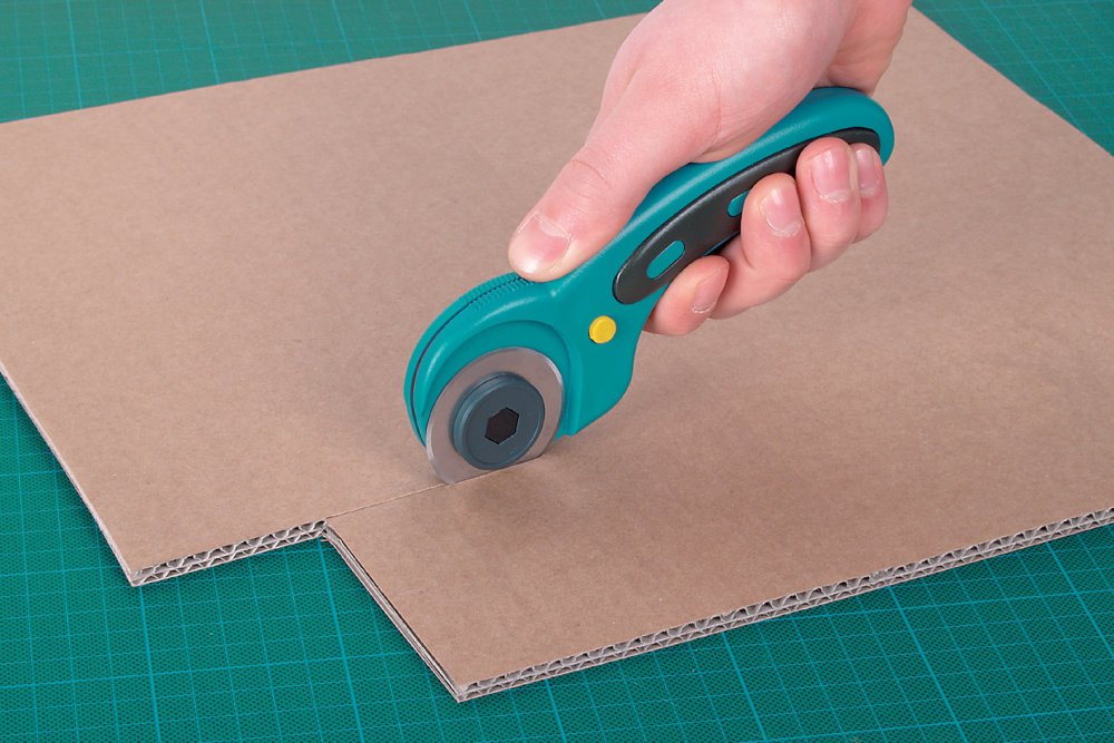 Wolfcraft 4152000 Rolling Knife - Precision Rotary Cutter for Fabric, Leather, Paper - Ideal for Sewing, Quilting, Crafting & DIY Projects