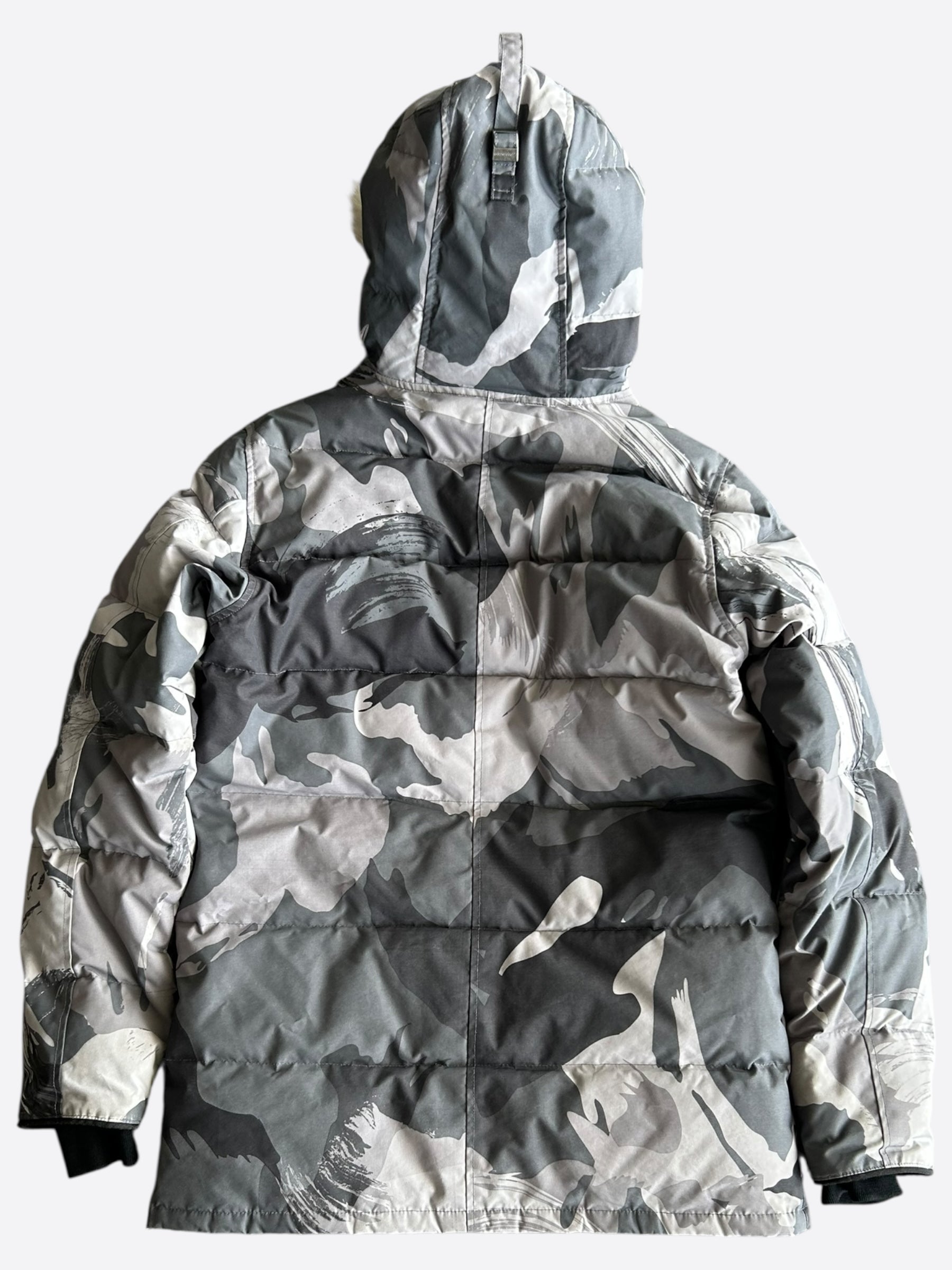Canada Goose Grey Camouflage Carson Men's Winter Jacket - Waterproof Windproof Parka for Outdoor Activities, Hiking & Cold Weather Protection