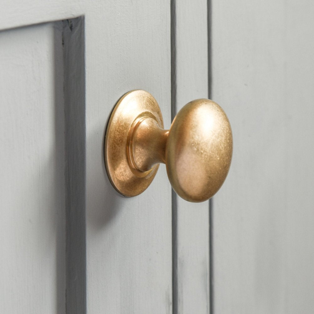 Vintage Aged Brass Cabinet Knobs - Antique Style Drawer Pulls for Kitchen, Bathroom & Furniture - Set of 10 (1.25