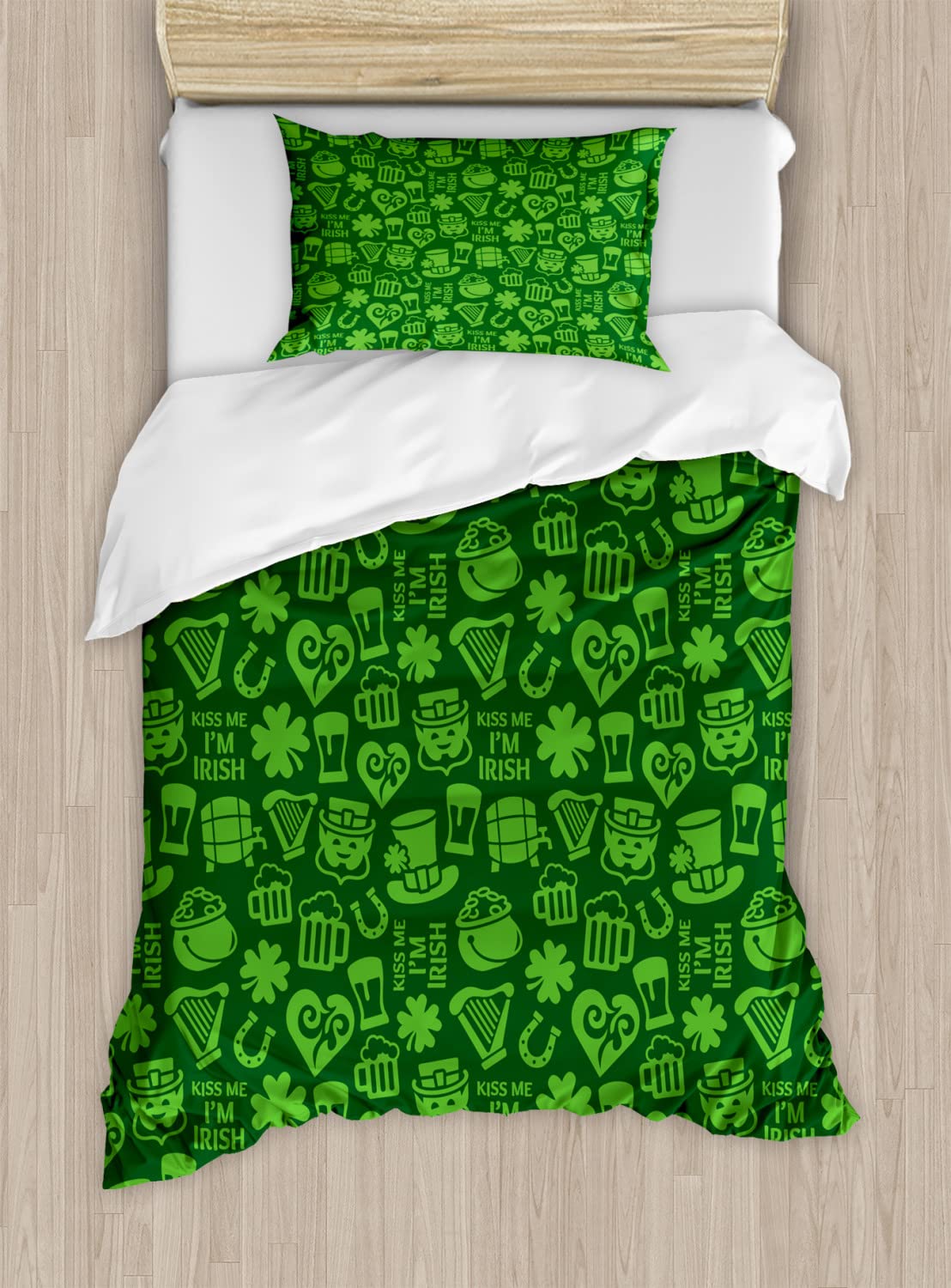 Ambesonne Irish Duvet Cover Set - Funny 'Kiss Me I'm Irish' Design with Beer Shamrocks & Hats - 2-Piece King Size Bedding Set (2 Duvet Covers + 4 Pillowcases) in Vibrant Lime Green - Perfect for St. Patrick's Day Decor & Irish-Themed Bedrooms