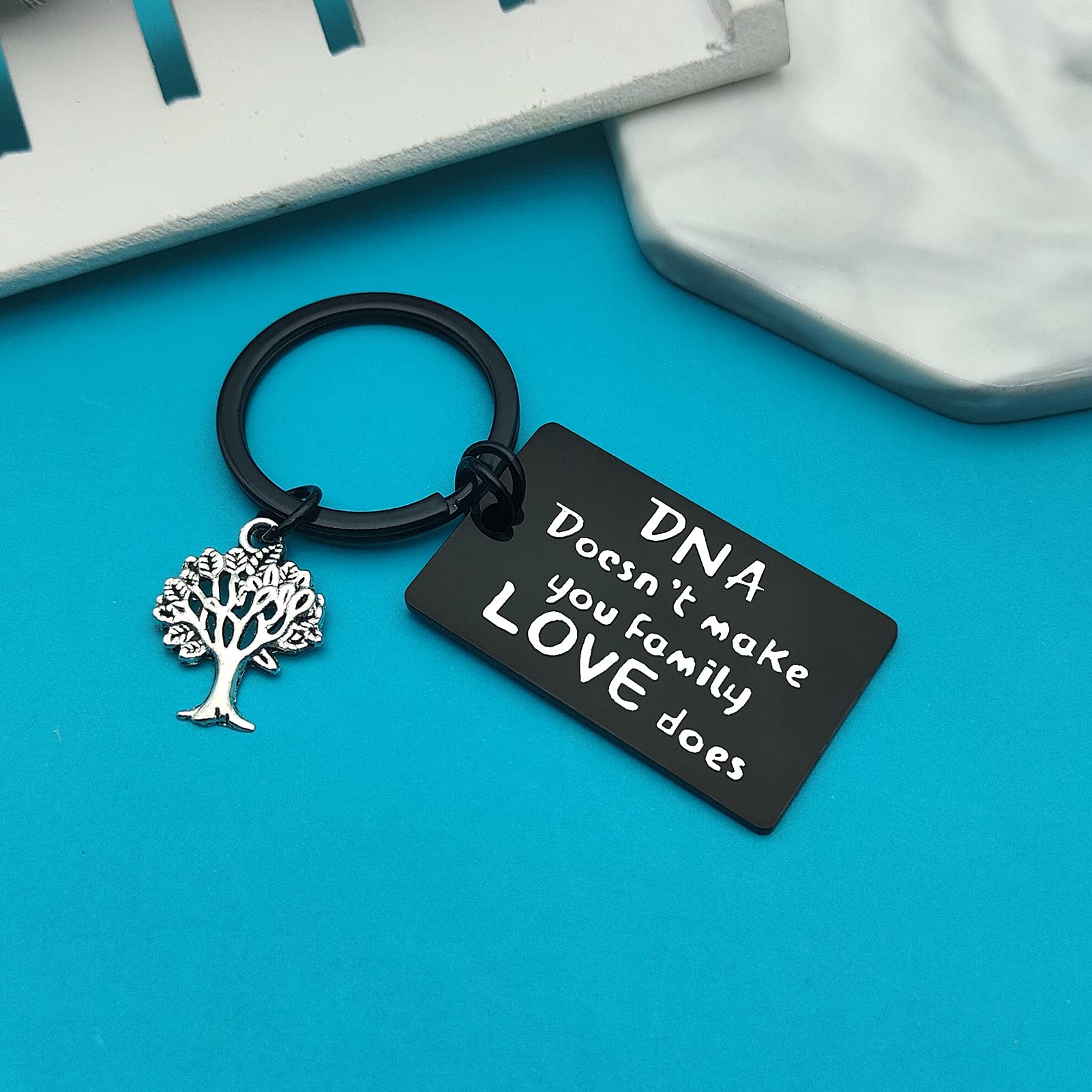 Xiahuyu Step Parent Keychain - DNA Doesn’t Make Family, Love Does - Step Mom & Step Dad Gifts, Adoption Gifts, Christmas & Birthday Presents for Blended Families