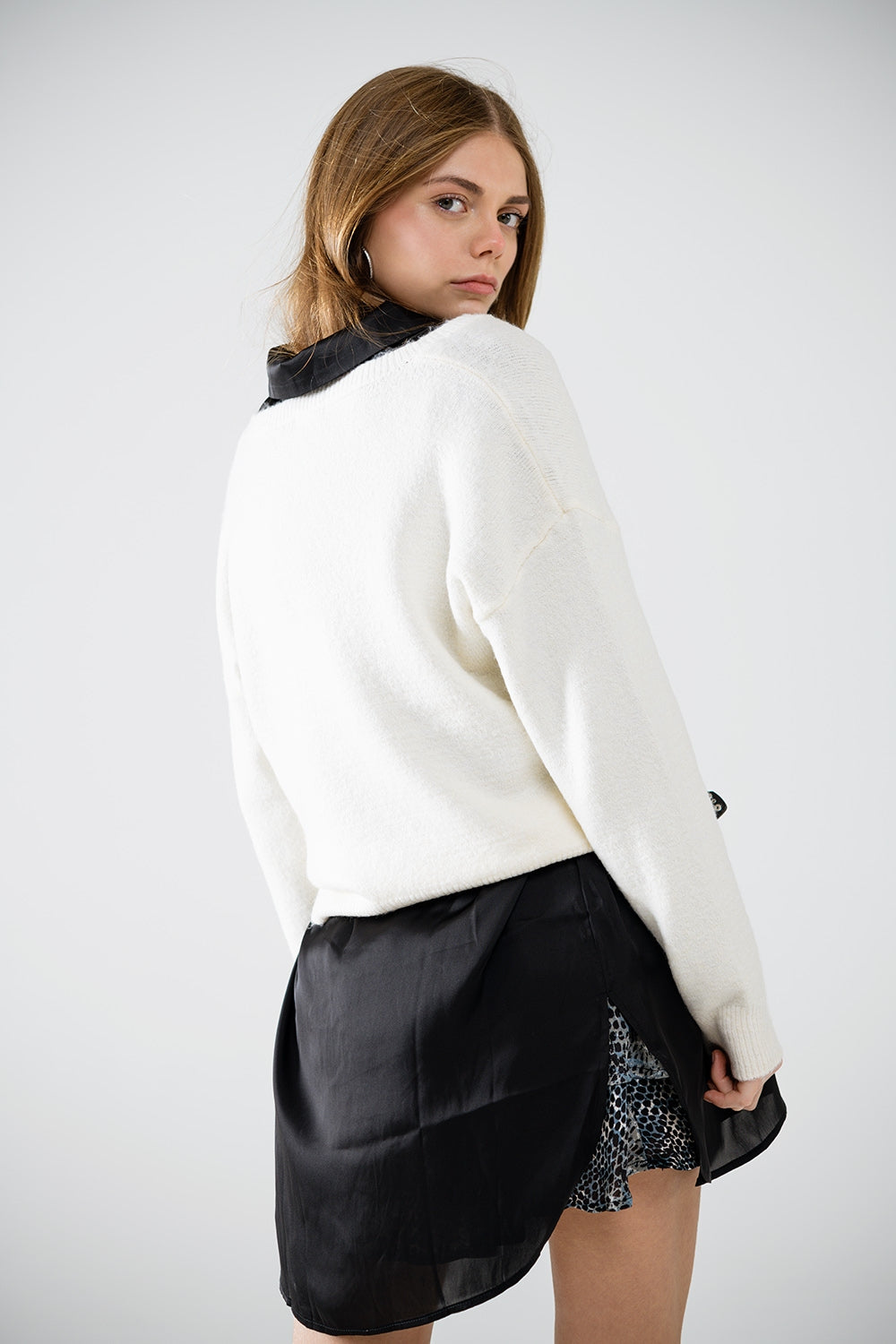 V-Neck Pullover with Metallic Star Embroidery - Stylish Women's Knit Sweater for Casual Wear & Holiday Outfits