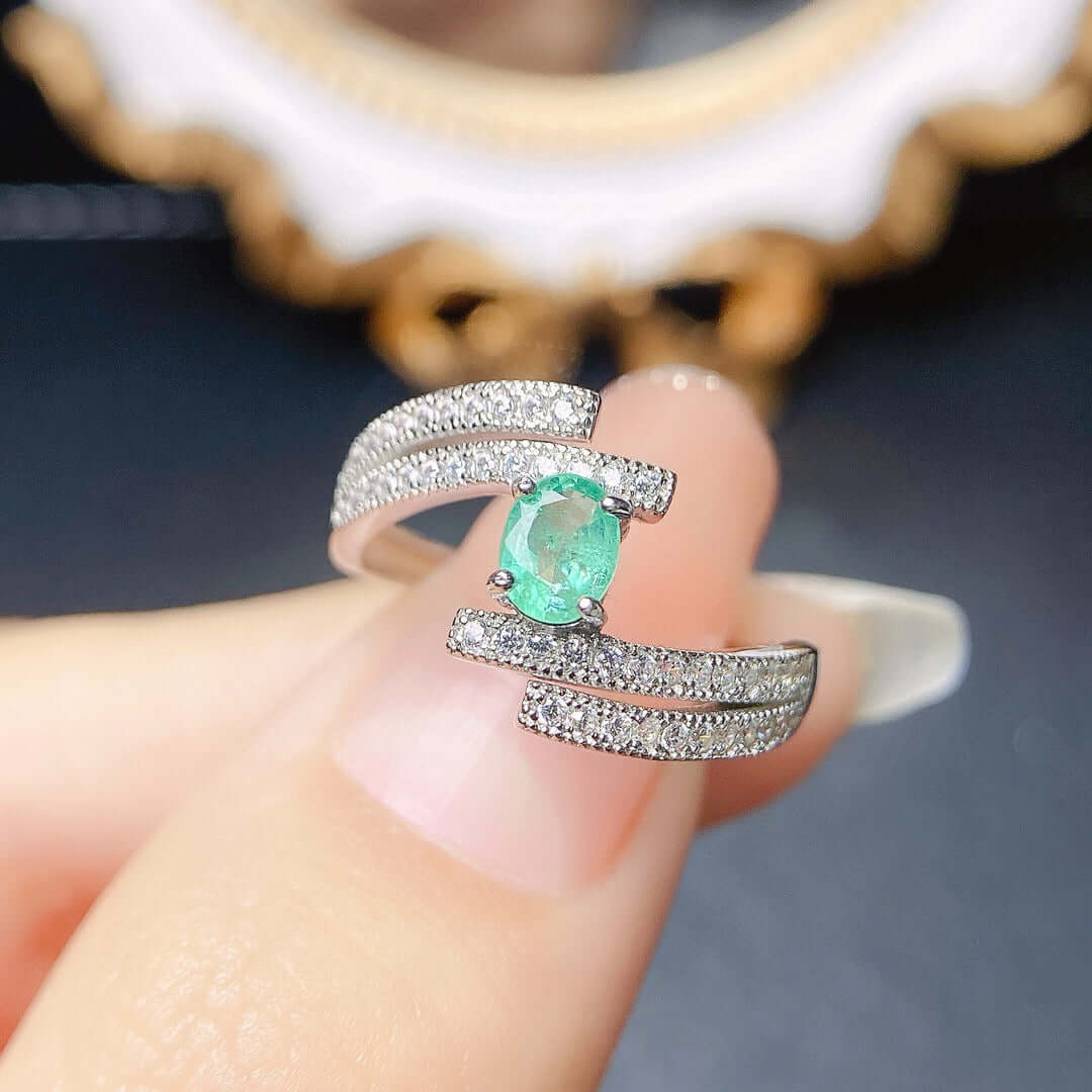 18K Platinum Emerald Statement Ring for Women - Elegant Green Gemstone Jewelry for Engagement, Wedding & Special Occasions | NS2405