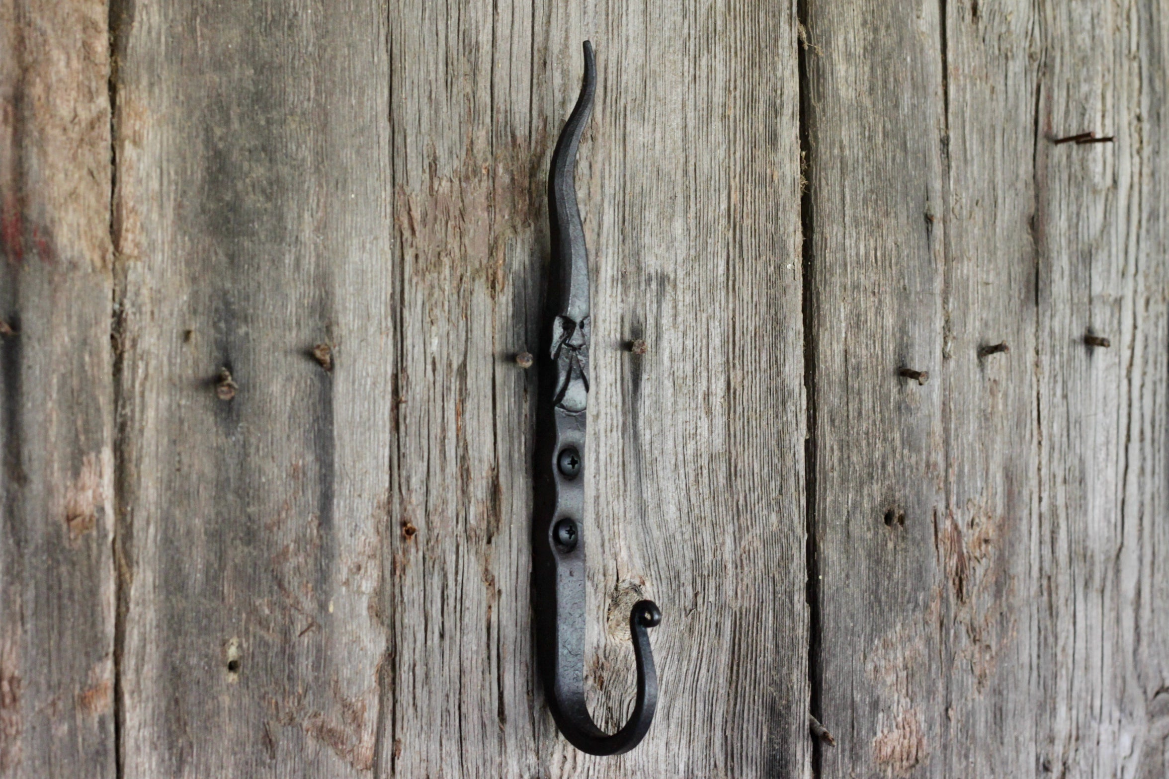 Magic-Themed Coat Hook with 3 Hooks - Rust-Resistant & Durable for Wizards, Witches & Fantasy Fans - Perfect for Cloaks, Hats & Robes in Bedrooms, Dorm Rooms & Themed Parties