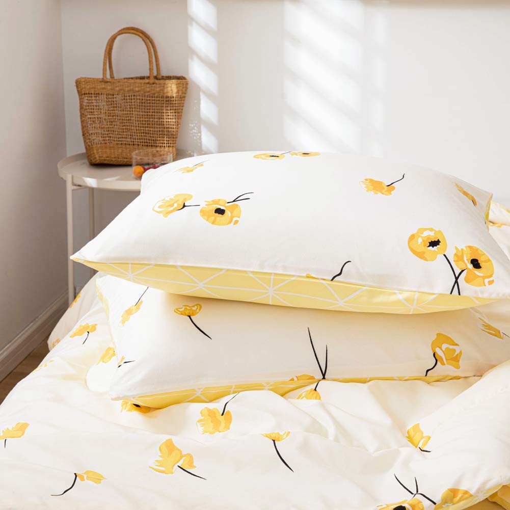 King Size Comforter Set - Reversible Cream Yellow Floral Bedding with Lucky Clover & Plaid Geometric Pattern - Aesthetic Bedding for Master Bedroom, Guest Room & Dorm Decor