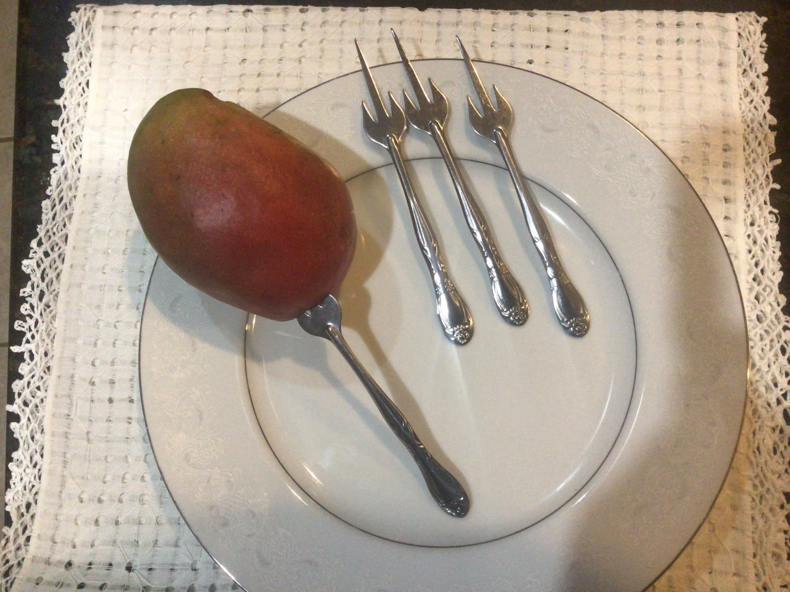 Premium Mango Forks Set of 4 - Stainless Steel Fruit Forks for Desserts, Parties & Picnics - Perfect for Mango Lovers, BBQ Gatherings & Summer Entertaining