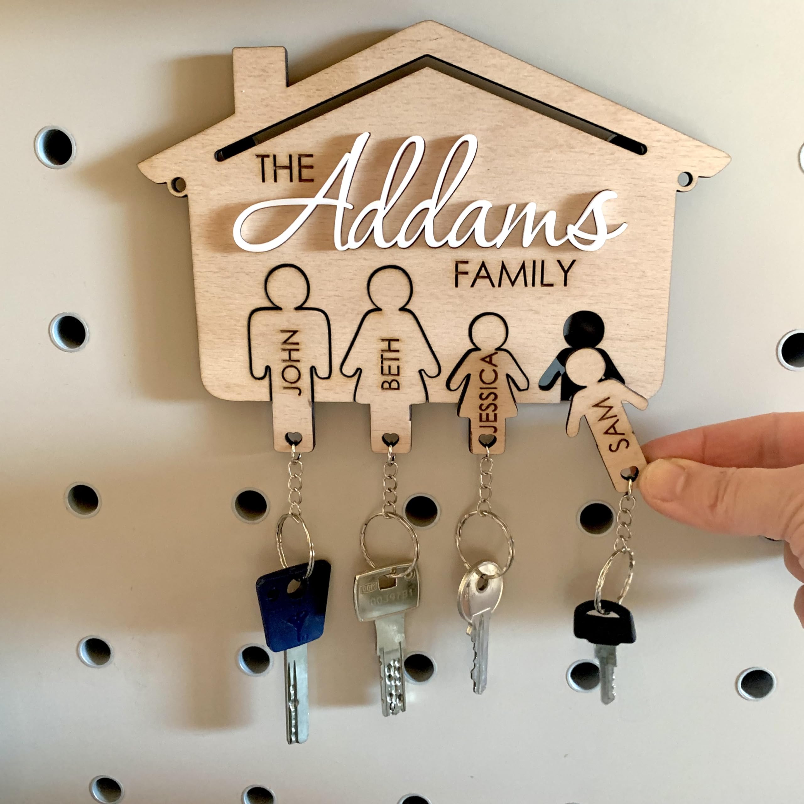 Personalized Wooden Wall Key Holder - Custom Family Key Hanger with Hooks, Handmade Key Organizer for Entryway - Perfect Housewarming Gift & Keyring Hanger for Home Organization (Ideal for Foyer, Mudroom or Bedroom Decor)