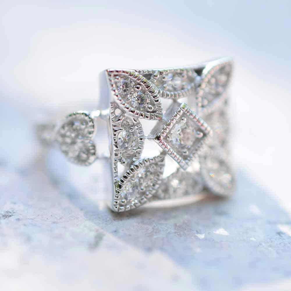 EVE'S ADDICTION Square Vintage Style Cubic Zirconia CZ Ring - Elegant Gift for Mom, Birthday, Anniversary, Wedding, or Special Occasion Jewelry