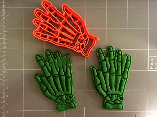 Halloween Hand Skeleton Cookie Cutter - Stainless Steel Baking Decorations for Spooky Cookies, Cupcakes & Gingerbread - Perfect for Halloween Parties, Horror Themed Events & DIY Baking Projects