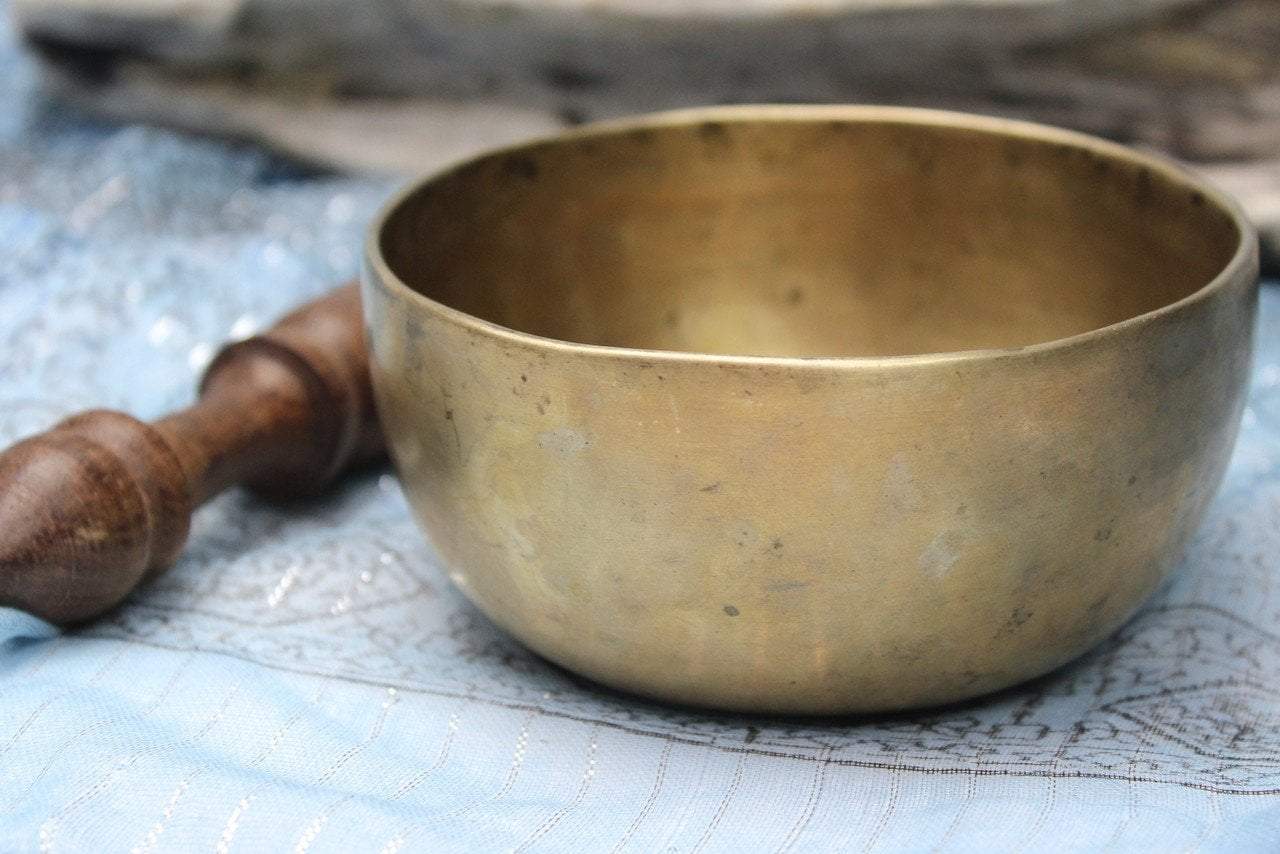 4.5 Inch Third Eye Chakra Singing Bowl - 433Hz Healing Meditation Sound Bowl for Spiritual Awakening, Chakra Balancing & Stress Relief | Perfect for Yoga, Reiki & Mindfulness Practices