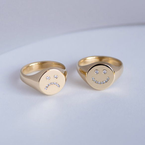 Gold Happy Face Signet Ring for Women & Men - Smiley Symbol Jewelry for Everyday Wear & Gifts