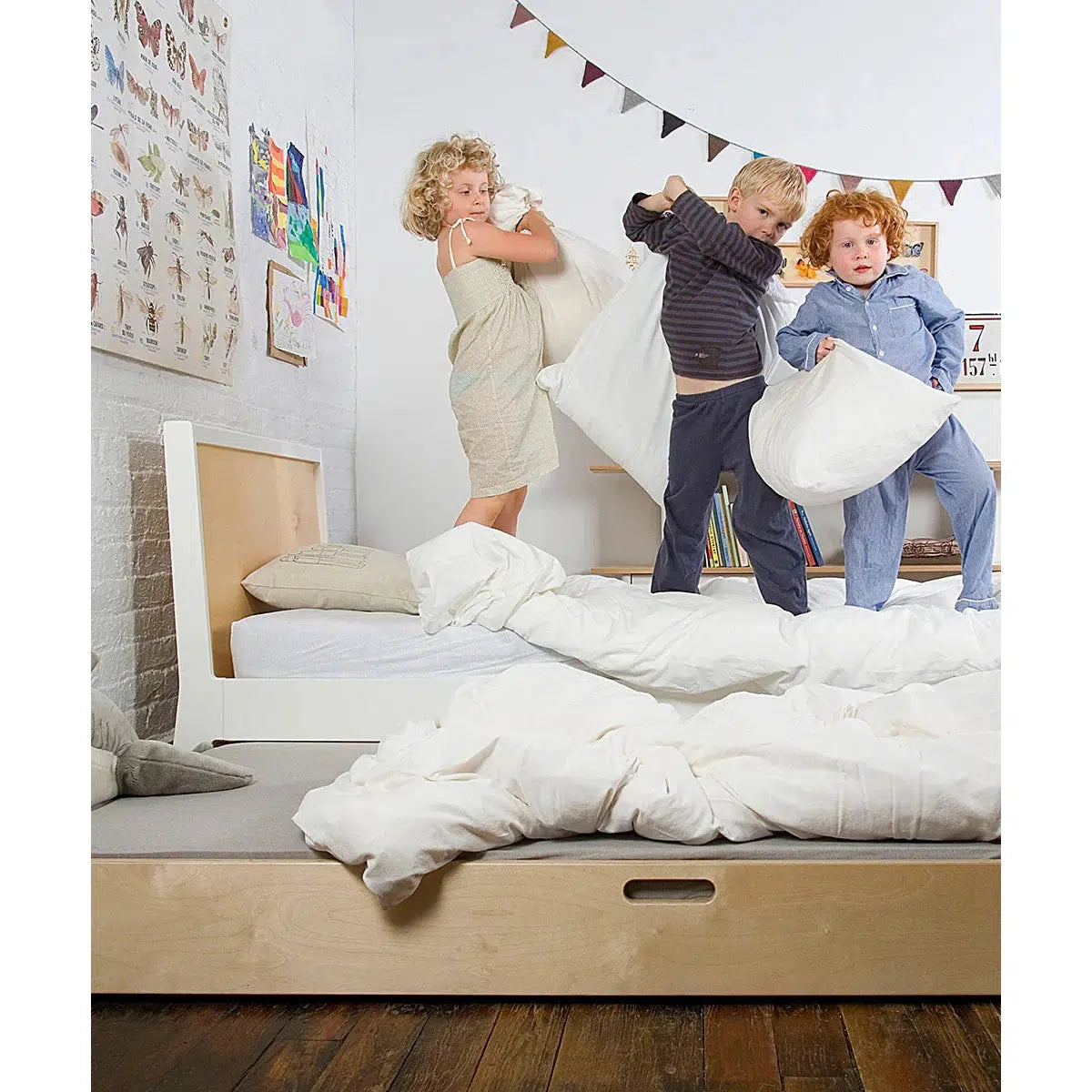 Oeuf Sparrow Trundle Bed - Solid Birch Wood Twin Daybed with Pull-Out Trundle | Perfect for Kids' Bedroom, Guest Room & Small Space Saving Solution
