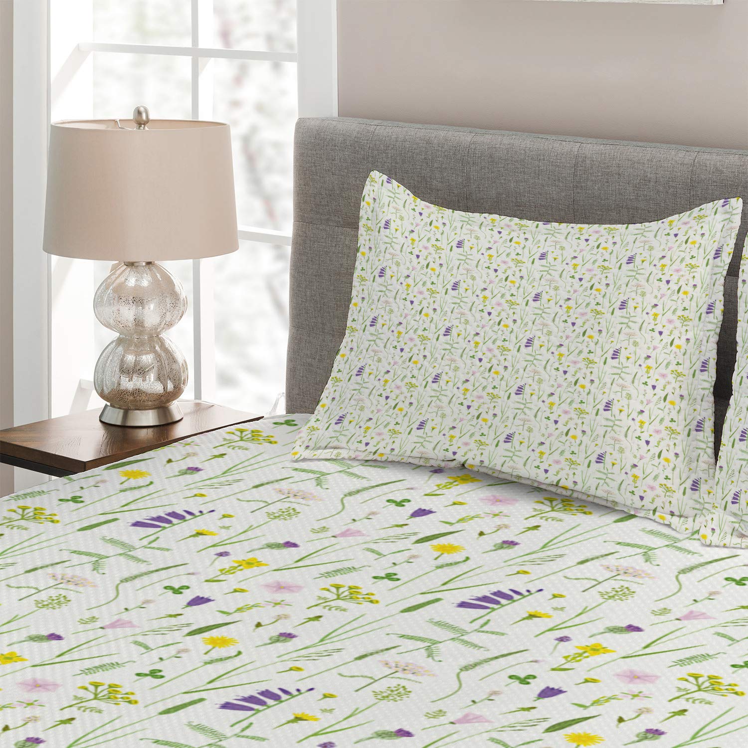 Ambesonne Floral Quilt Set - King Size 3-Piece Bedspread with 2 Pillow Shams, Continuous Wild Flower Pattern on Plain Backdrop in Lime Green & Violet | Perfect for Master Bedroom, Guest Room & Bohemian Home Decor