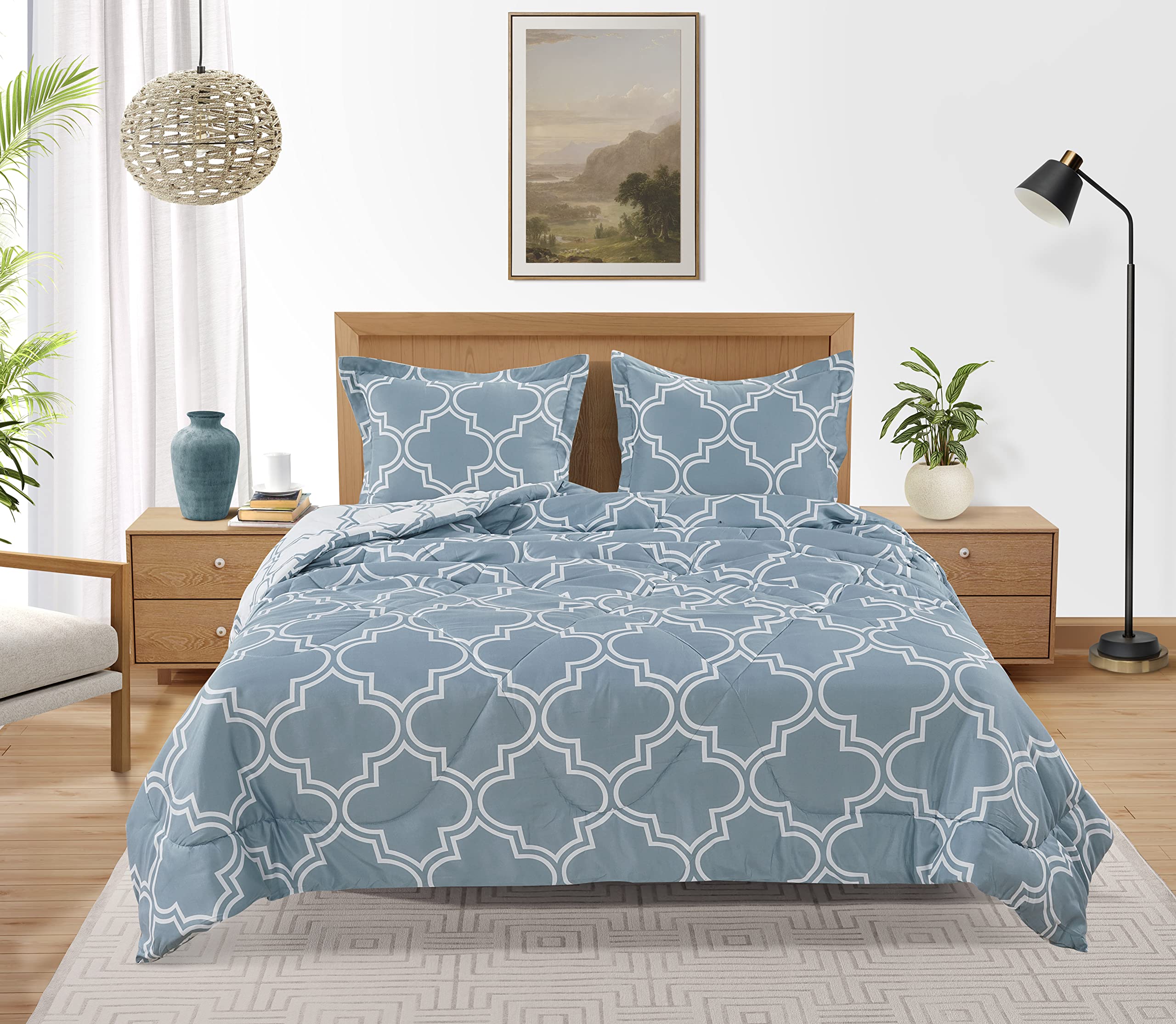Luxurious Twin Size Blue Down Alternative Comforter Set - 2 Piece Soft Microfiber Bedding with Trellis Pattern, Lightweight Warm Winter Blanket for Teens & Adults (1 Comforter + 1 Pillow Sham) - Perfect for Guest Rooms, Dormitories & Cozy Bedroom Decor