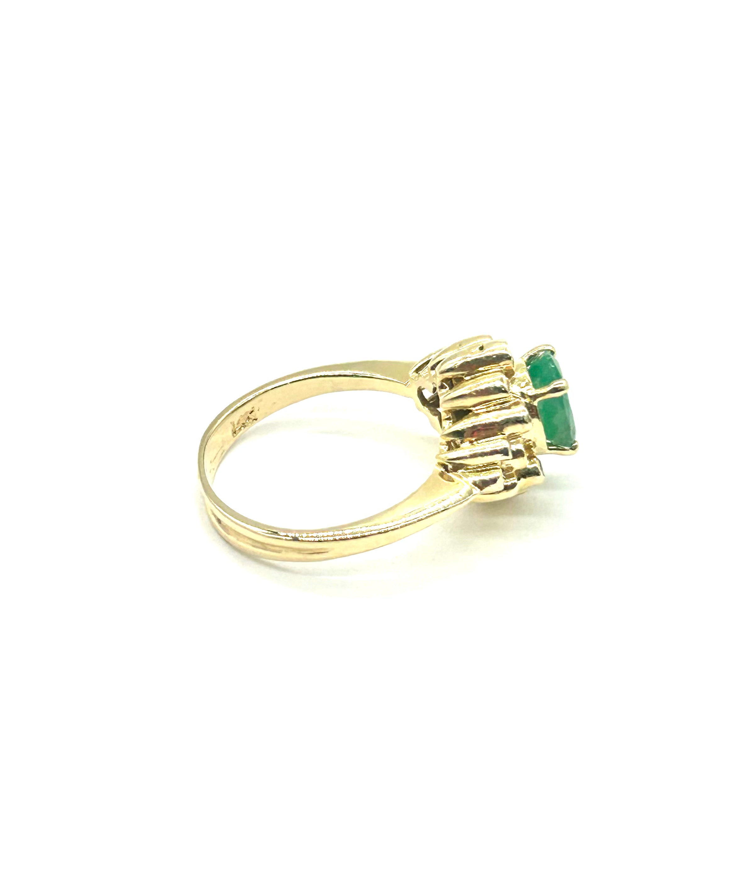Exquisite Women's Diamond & Emerald Bezel Cluster Ring - 14K Gold Vintage Style Jewelry for Engagement, Anniversary & Special Occasions