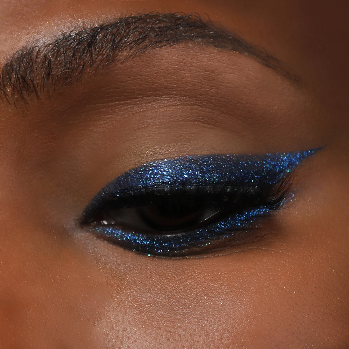 23 Midnight Blue Chroma Light Shadow - Long-Lasting Metallic Eyeshadow for Smoky & Glam Makeup Looks | Perfect for Night Out & Special Occasions