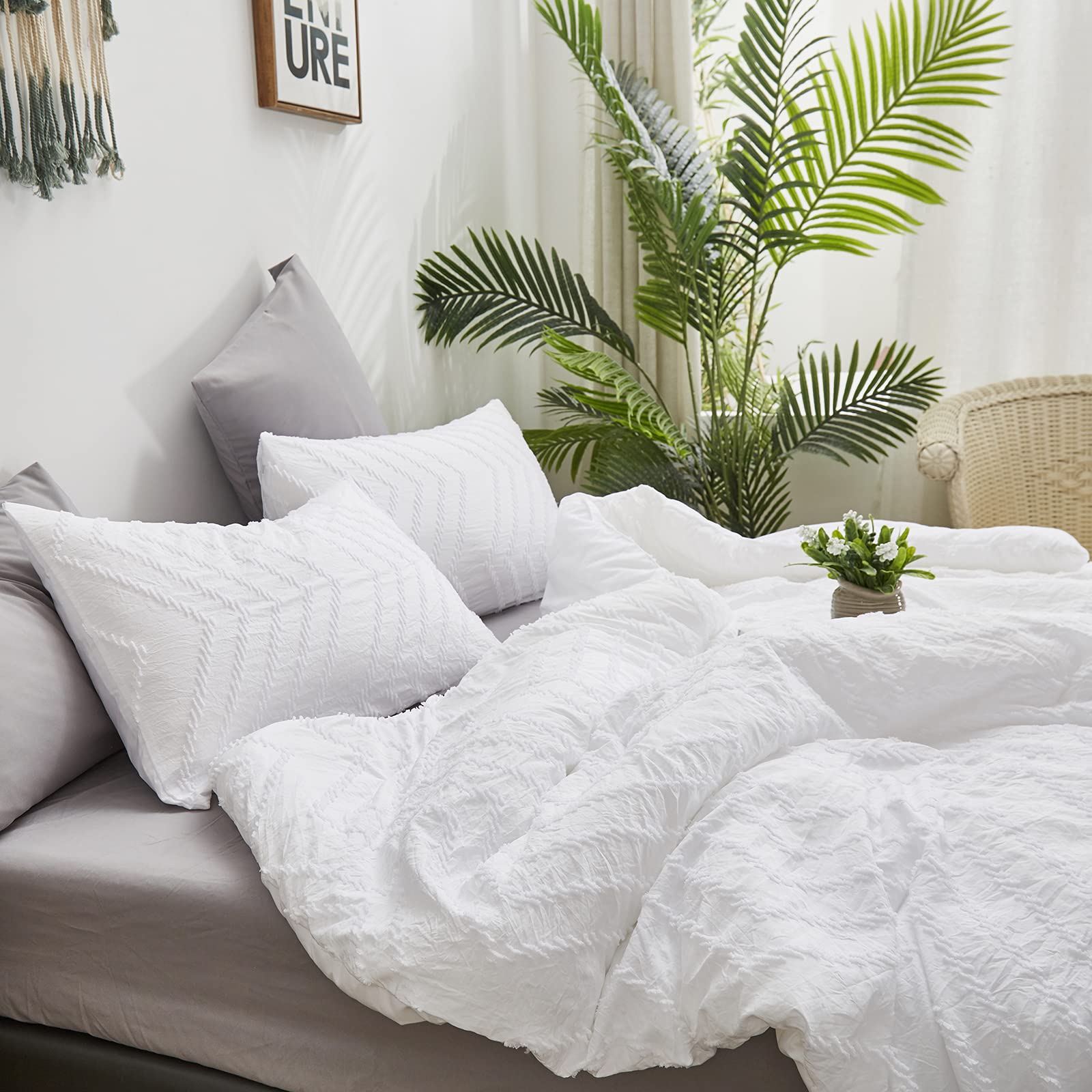 CLOTHKNOW White Queen Comforter Set 3Pieces - Tufted Shabby Chic Farmhouse Bedding with 2 Pillowcases | Soft Luxury Comforter for Cozy Bedroom Decor, Guest Room & Master Suite