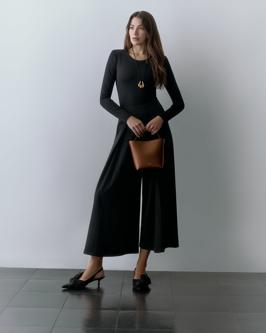 Mini Linea Bucket Bag - Stylish & Compact Crossbody Purse for Women | Perfect for Everyday Use, Travel & Shopping
