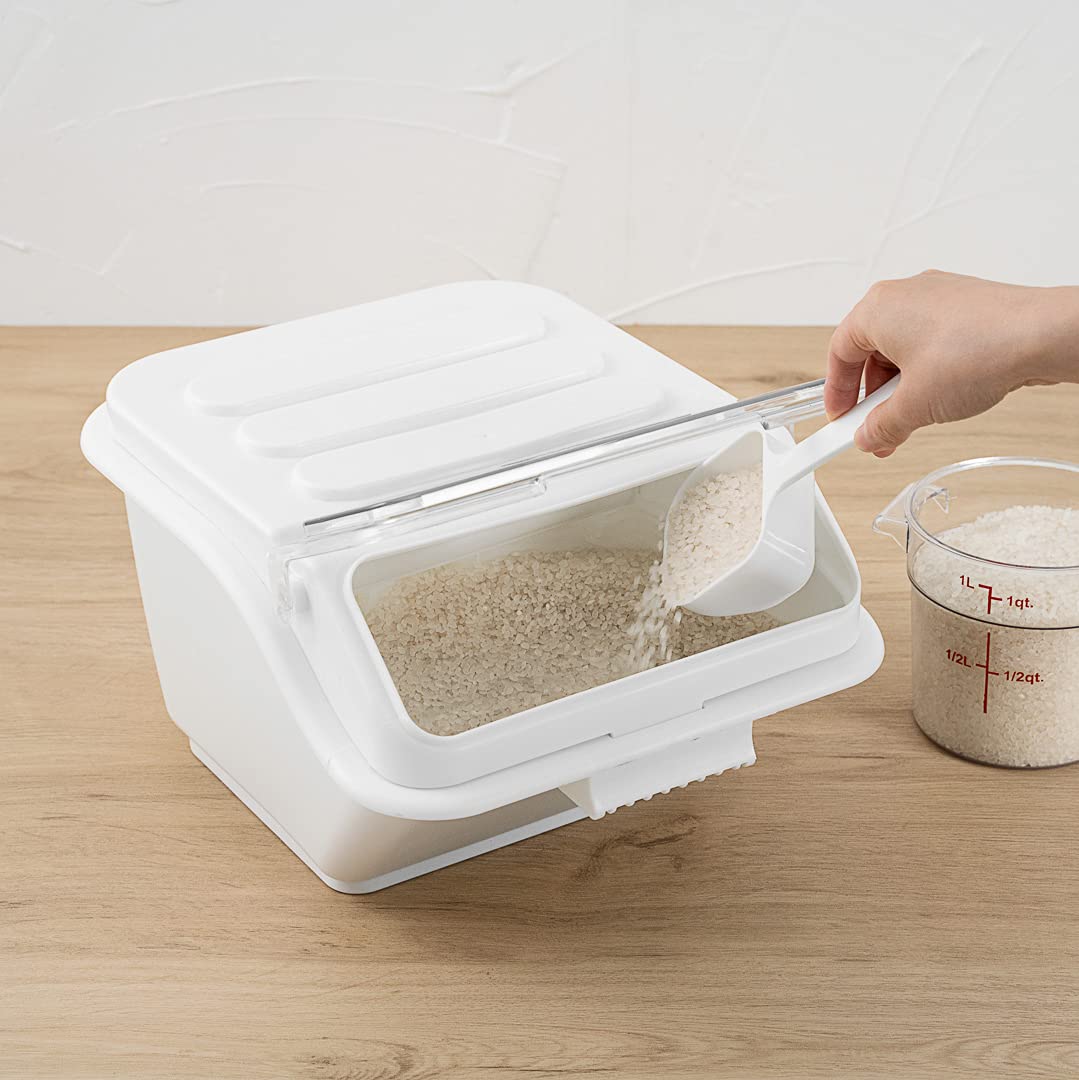 Restaurantware Met Lux 2.6 Gallon Food Storage Container with Lid & Measuring Scoop - Stackable White Plastic Ingredient Bin for Flour, Sugar & Bulk Foods | Perfect for Commercial Kitchens, Bakeries & Pantry Organization