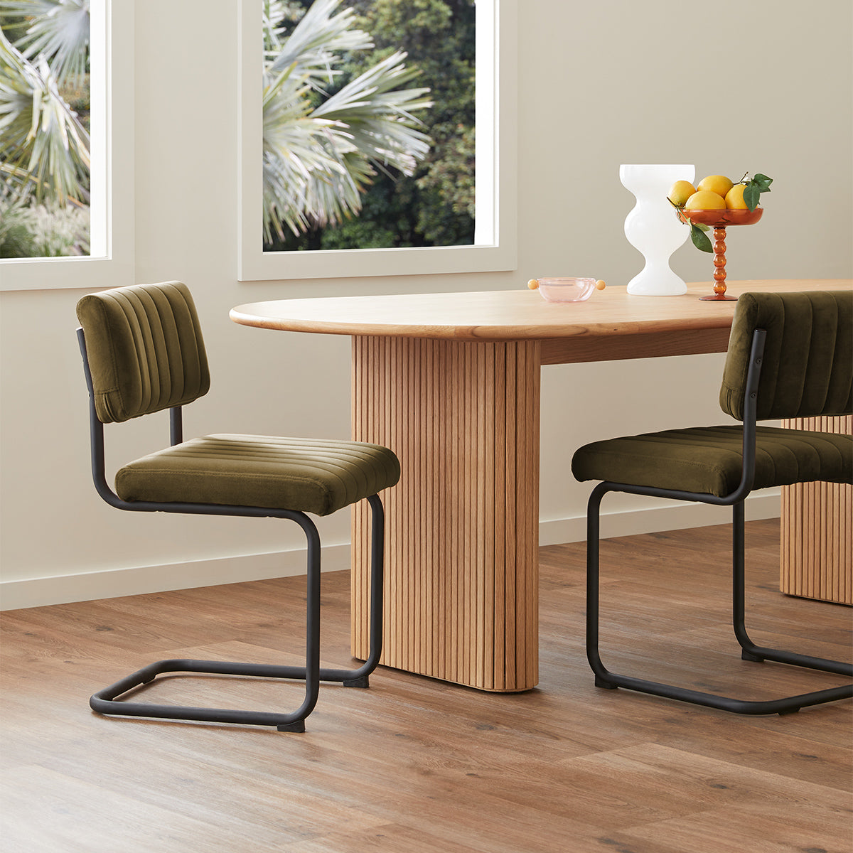 Luxury Velvet Dining Chair - Modern Upholstered Accent Chair for Dining Room, Kitchen, Living Room & Office - Soft & Comfortable Seat with Sturdy Metal Legs - Elegant Home Decor for Parties & Gatherings