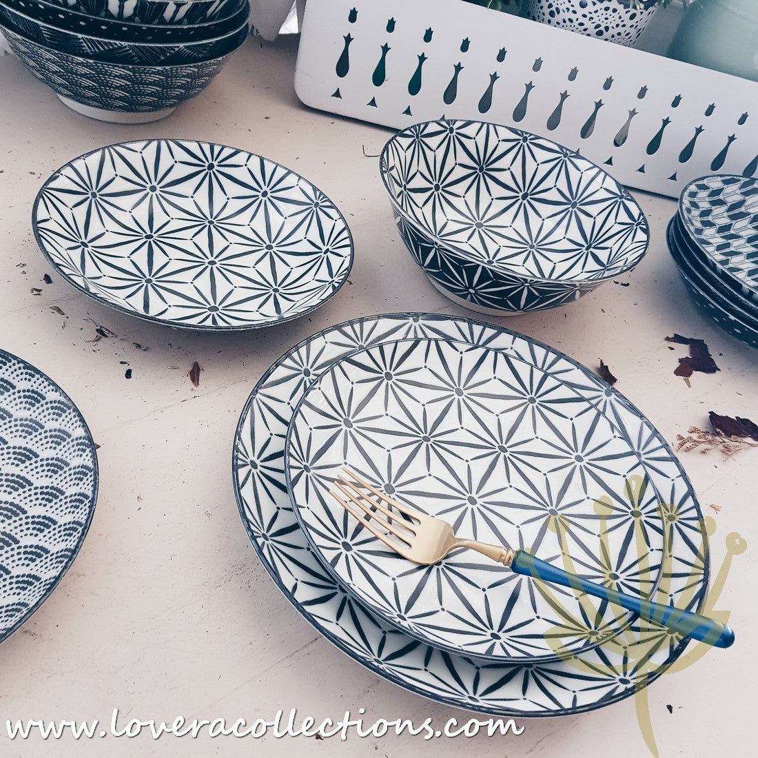 Awasaka Black & White Modern Stars Dinnerware Set - 12-Piece Porcelain Plates & Bowls - Elegant Dinnerware Collection for Home & Restaurant Use - Perfect for Holiday Dinners, Wedding Gifts & Daily Dining