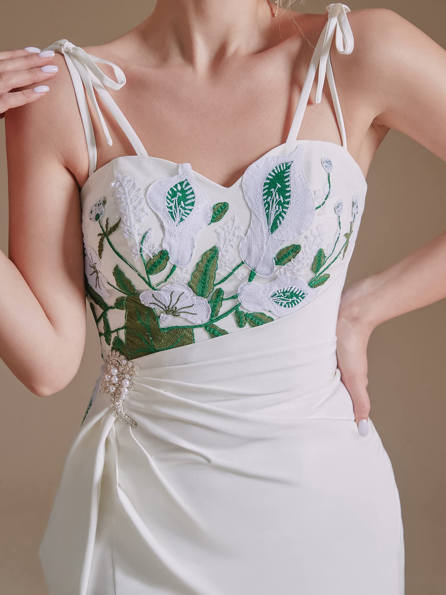 Elegant Beach Wedding Dresses for Bride - Lace Applique A-Line Evening Gown & Ball Gown | Perfect for Destination Weddings, Beach Ceremonies & Romantic Photos