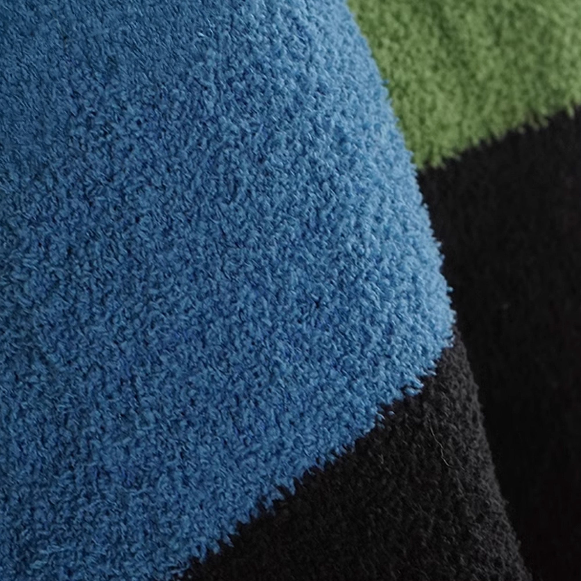 Soft & Stylish Checkered Fleece Blanket - Warm Plaid Throw for Couch, Bed, and Outdoor Use - Perfect for Winter, Camping, and Home Decor
