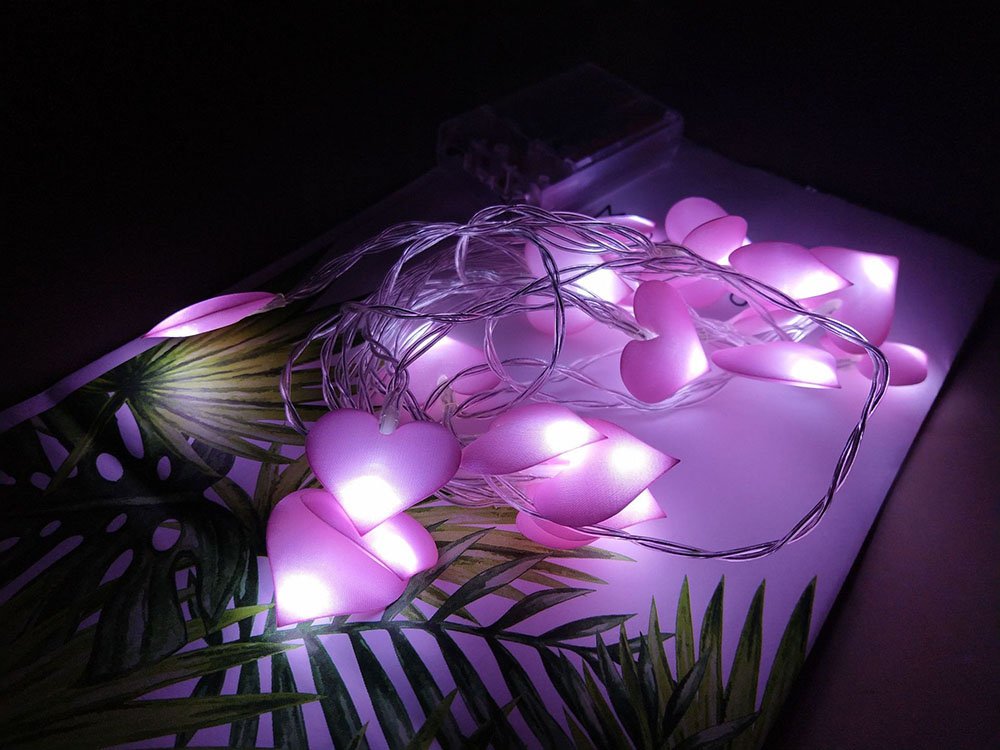 20 LED Battery Operated Heart Shape String Lights - Wedding, Christmas, Halloween, Birthday Decor for Home, Bar, Outdoor Parties & Kids Night Light - Romantic & Festive Ambiance