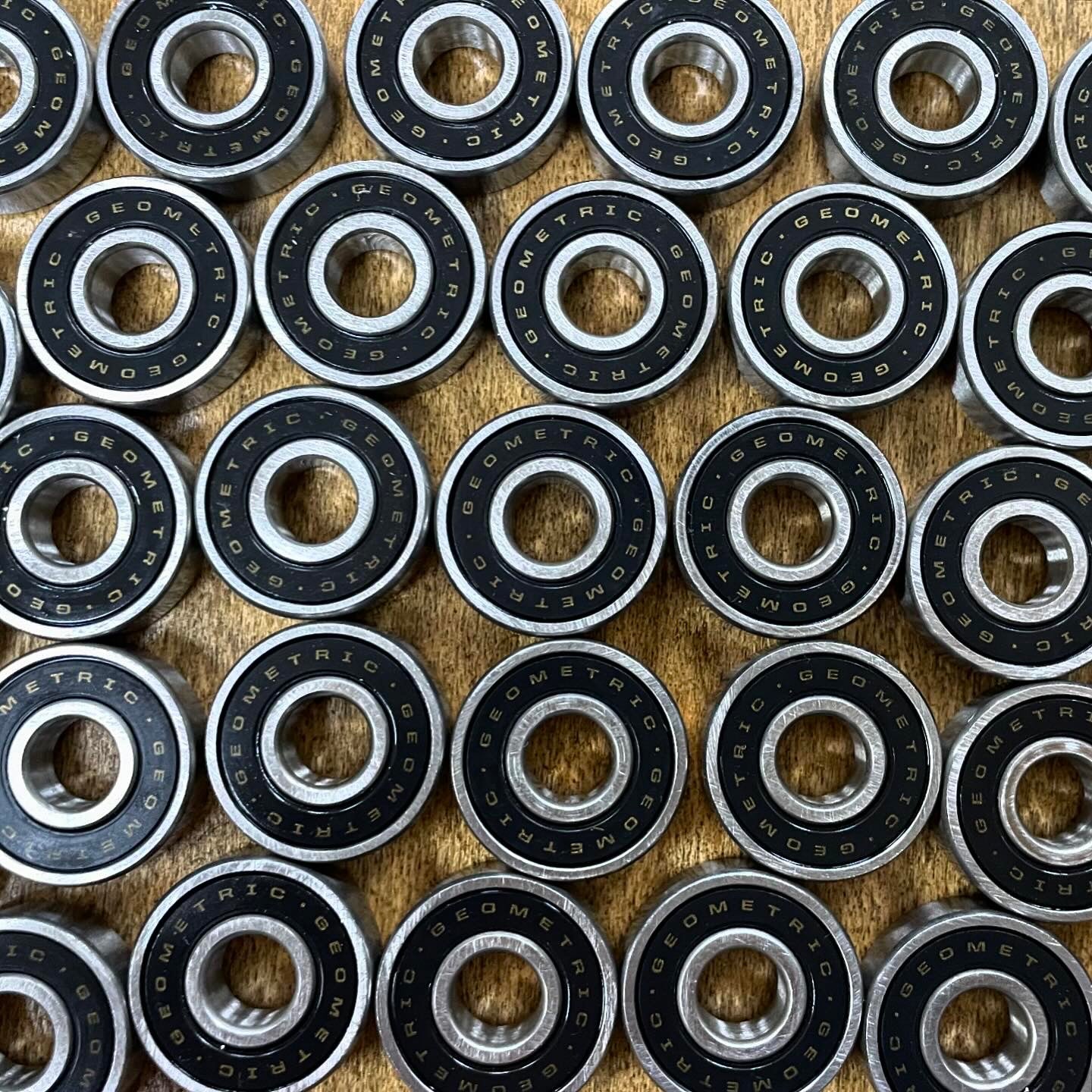 High-Speed Geometric ABEC 7 Skateboard Bearings - Precision Performance for Skateboards, Longboards & Roller Skates - Smooth Ride for Street Skating, Park Tricks & Commuting
