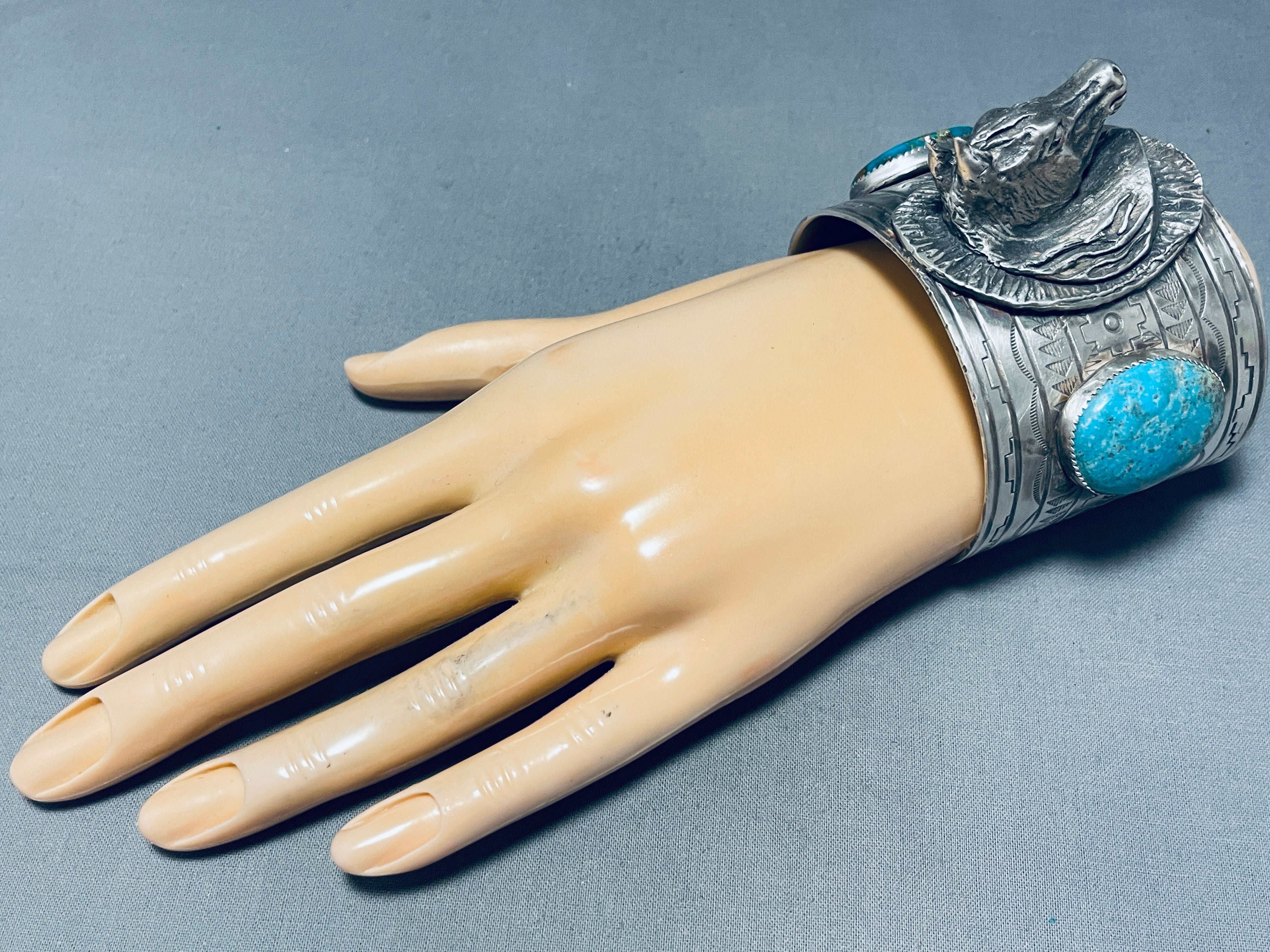 168g Native American Navajo Turquoise Sterling Silver Horse Portrait Bracelet - Handmade Southwest Jewelry for Women, Boho Chic Accessories for Casual & Festival Wear