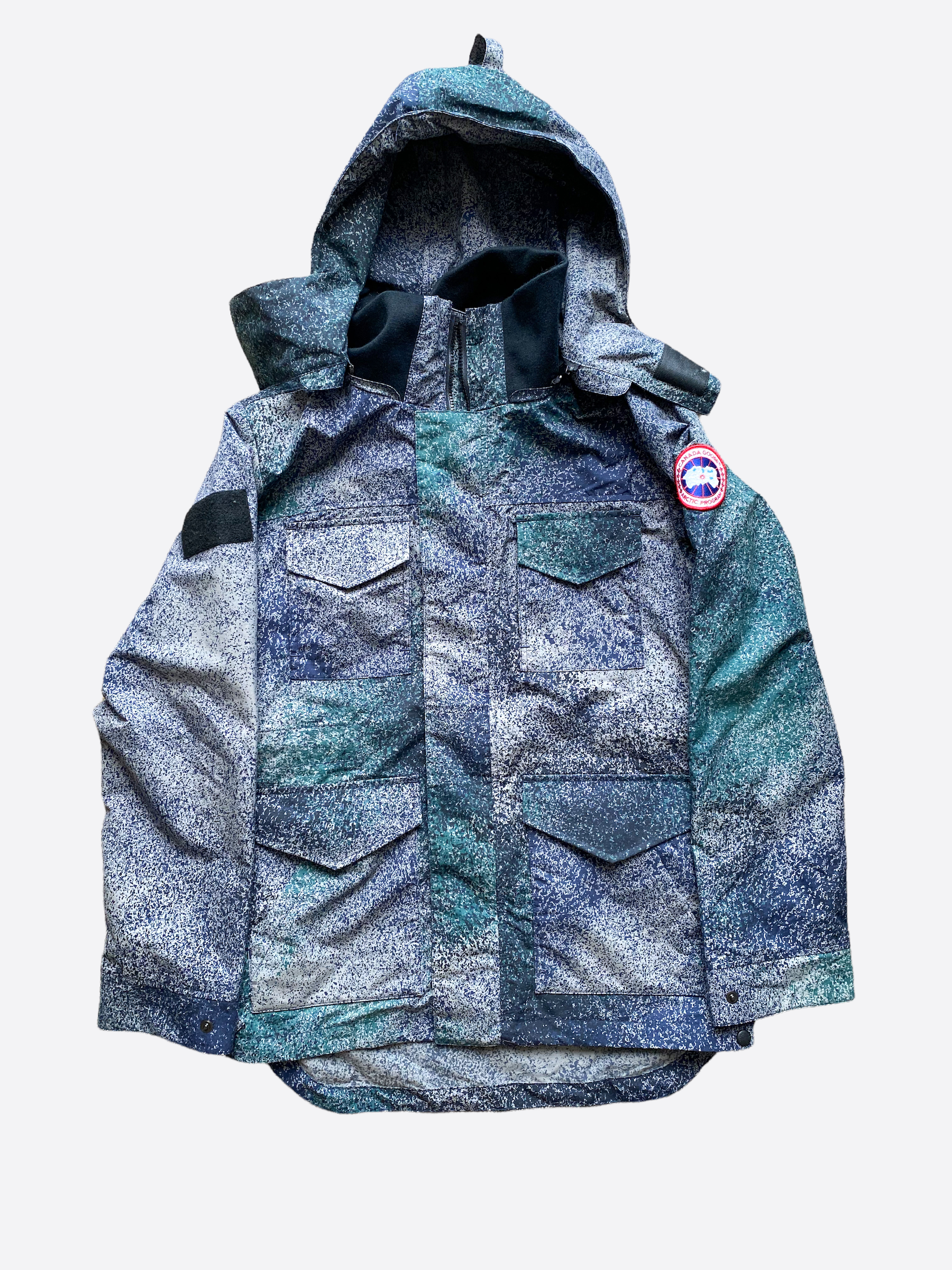 Canada Goose Navy Sandstorm Camo Voyager Men's Jacket - Waterproof Winter Coat for Outdoor Activities & Urban Style