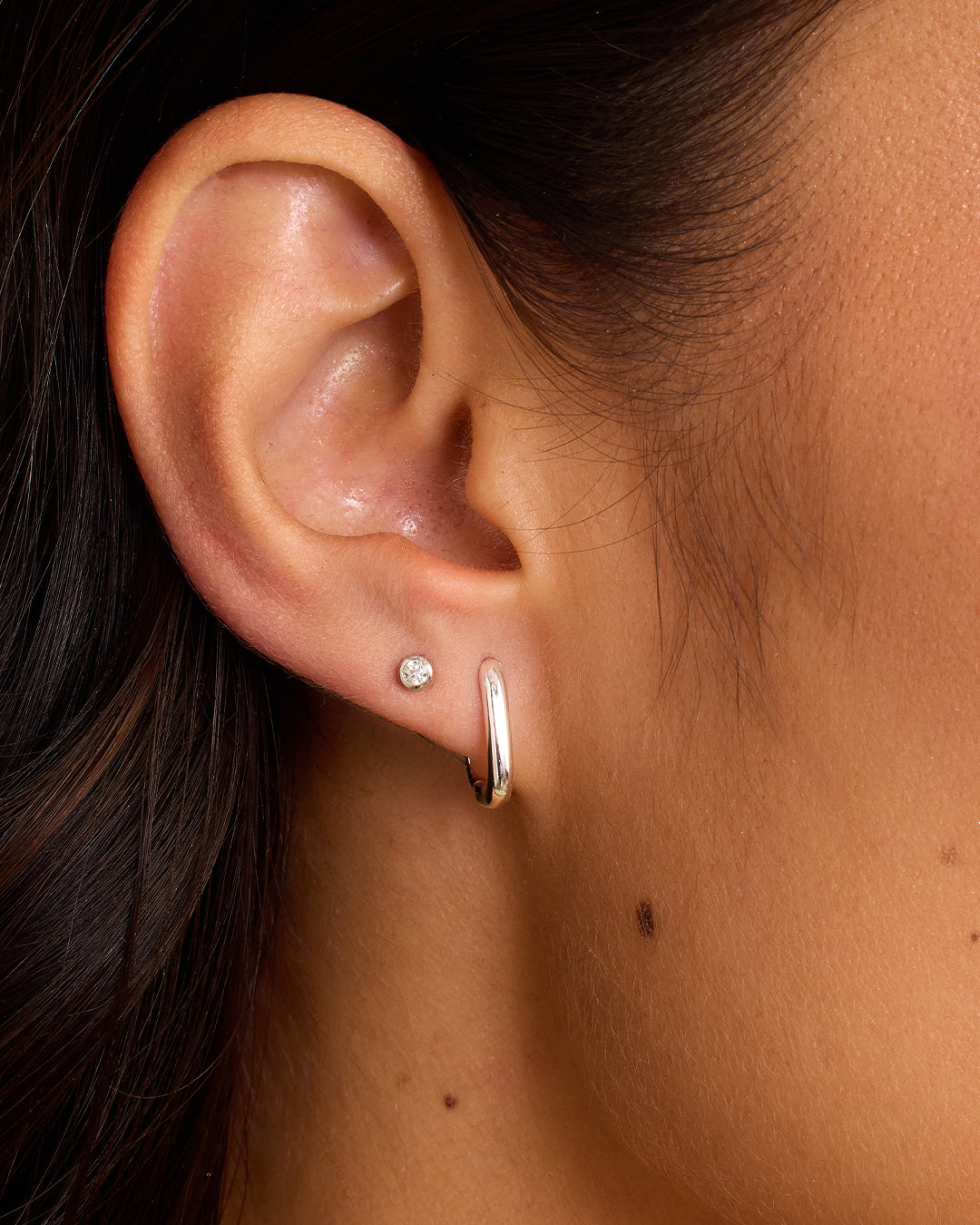 Lou Link Single Huggie Earrings - Minimalist Gold Hoop Earrings for Women, Dainty Everyday Jewelry - Perfect for Work, Date Night & Casual Outings