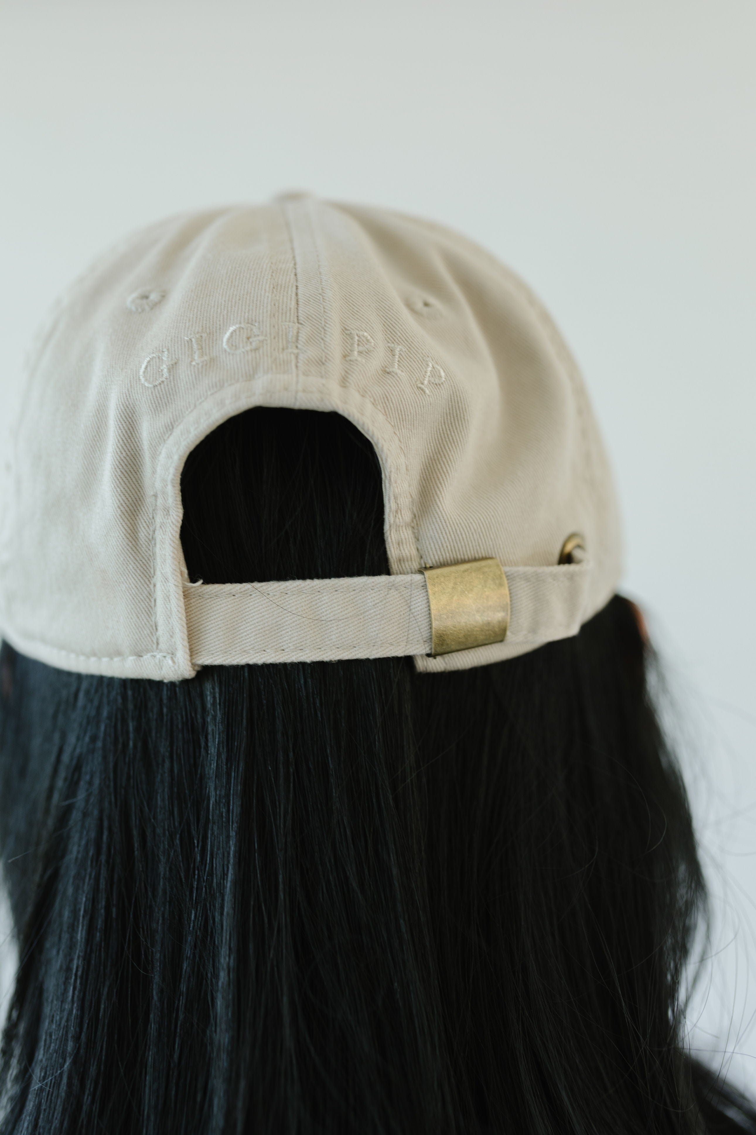 Stylish Amy Baseball Cap for Men & Women - Trendy Adjustable Dad Hat for Outdoor Sports & Casual Wear