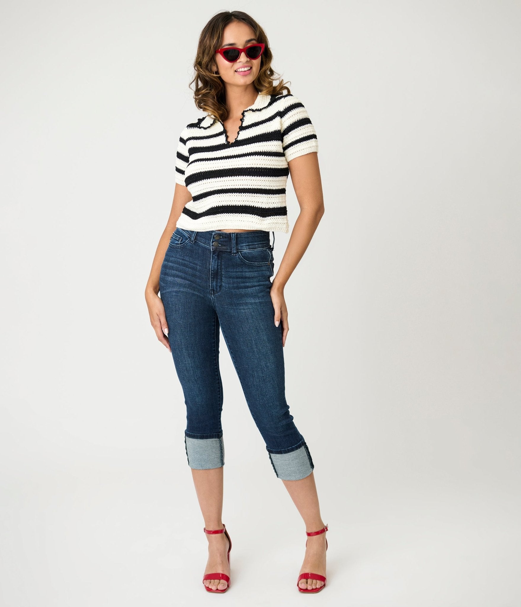 Stylish High Waist Denim Capri Jeans with Double Button Closure - Perfect for Summer Outfits, Casual Wear & Beach Vacations