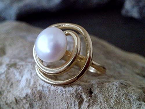 Elegant Spiral Gold Wire Wrapped Pearl Ring – White Pearl Cocktail Ring for Women, Perfect Bridal Jewelry & Wedding Gift – Ideal for Engagement, Anniversary, and Special Occasions