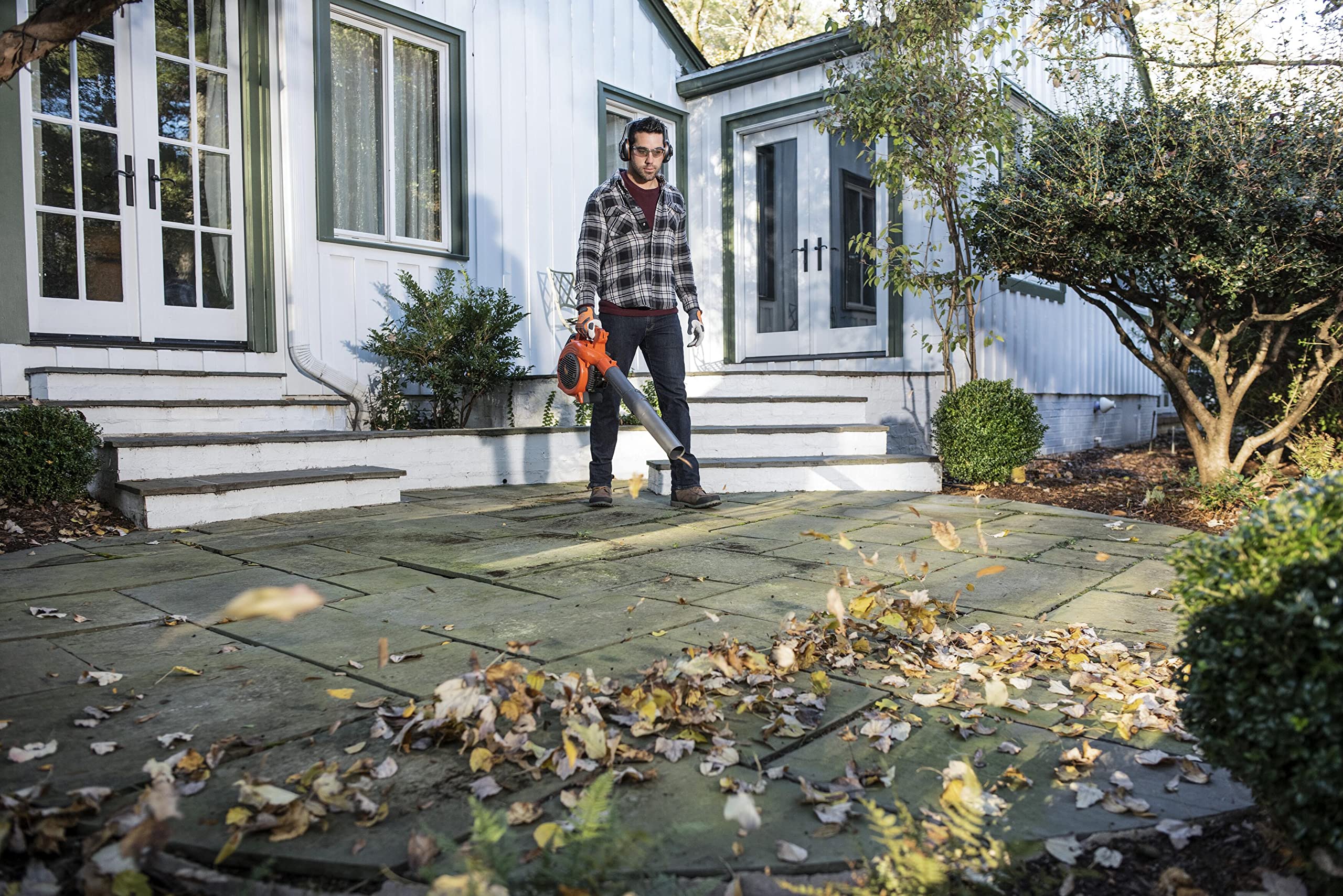 Husqvarna 125B 28cc 2-Cycle Gas Leaf Blower - 1.1HP, 470 CFM, 170 MPH - Powerful Handheld Yard Blower with Ergonomic Design - Perfect for Fall Leaf Cleanup, Lawn Maintenance & Landscaping - Great Gift for Dad, Homeowners & Gardeners