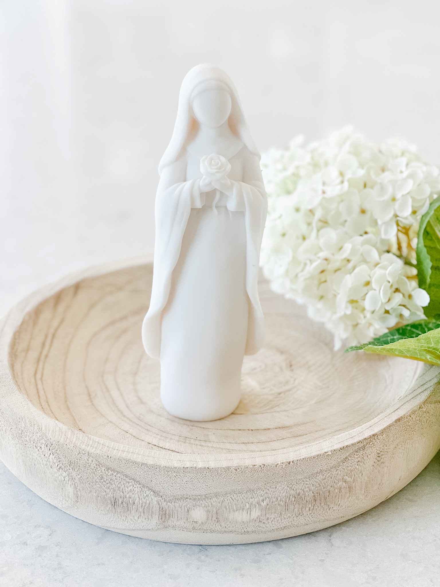 St. Thérèse of Lisieux Statue - Beautiful Catholic Saint Figurine for Home Altar, Prayer Space & Religious Decor | Perfect for Devotion, Gifts & Church Display