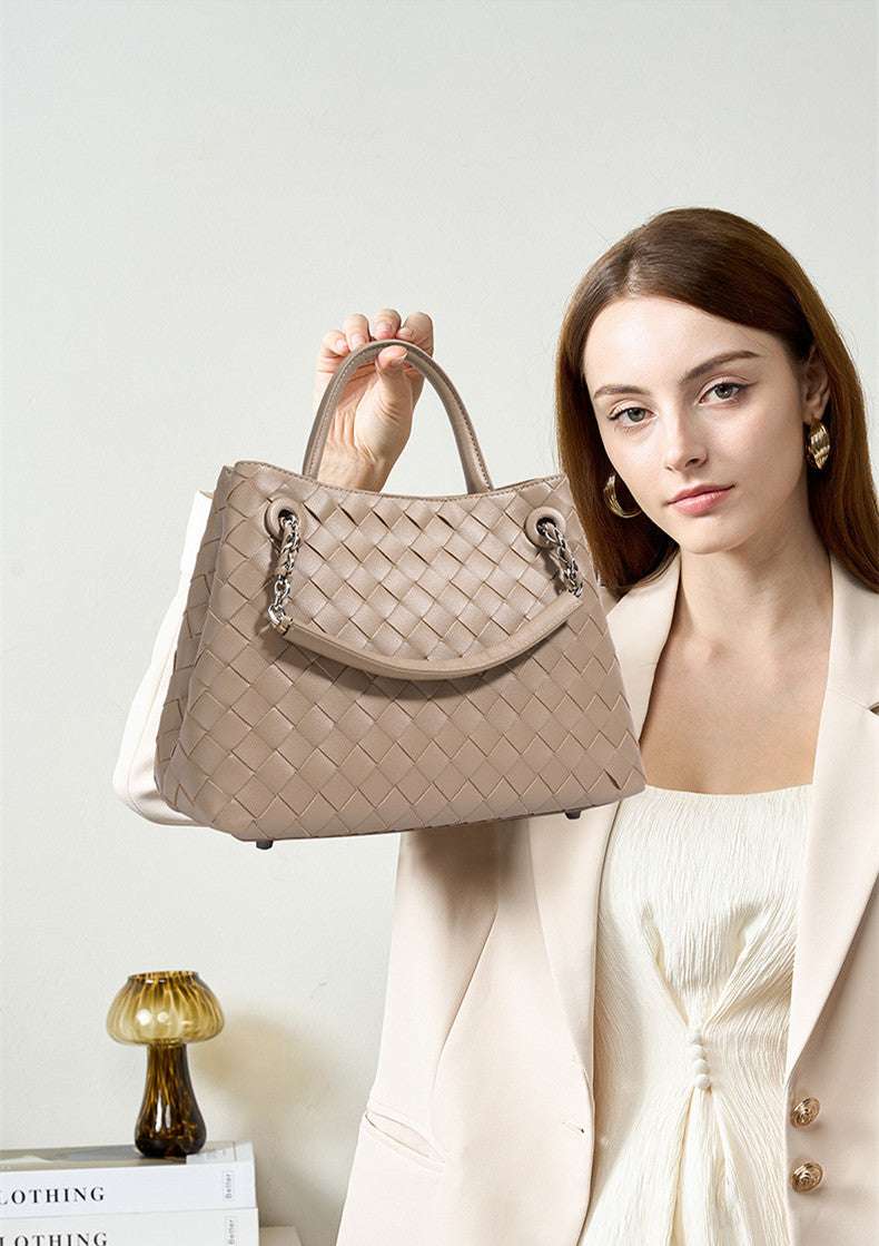 Stylish Woven Leather Crossbody Chain Bag for Women - Trendy Handbag Purse with Adjustable Strap - Perfect for Parties, Dating & Daily Use