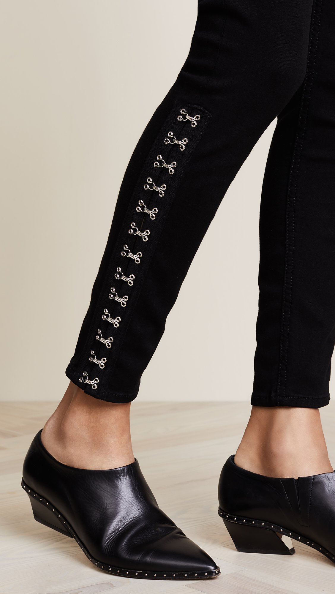 7 For All Mankind Women's Hook Hem Skinny Fit Jeans - Black Size 32 | Stretch Denim Pants for Casual Wear, Night Out & Everyday Comfort