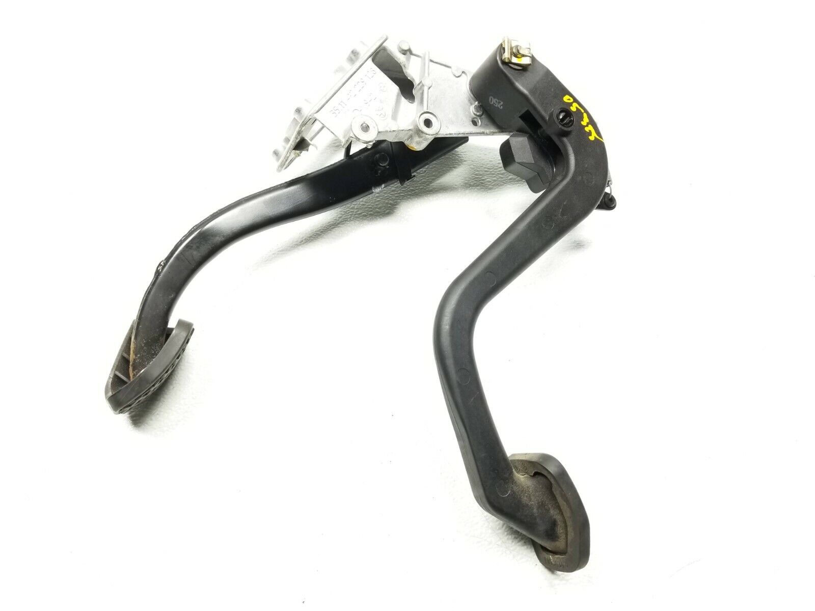 BMW E46 325xi Manual Transmission Clutch Pedal with Brake Pedal OEM Replacement - Perfect for DIY Car Repair & Performance Upgrades