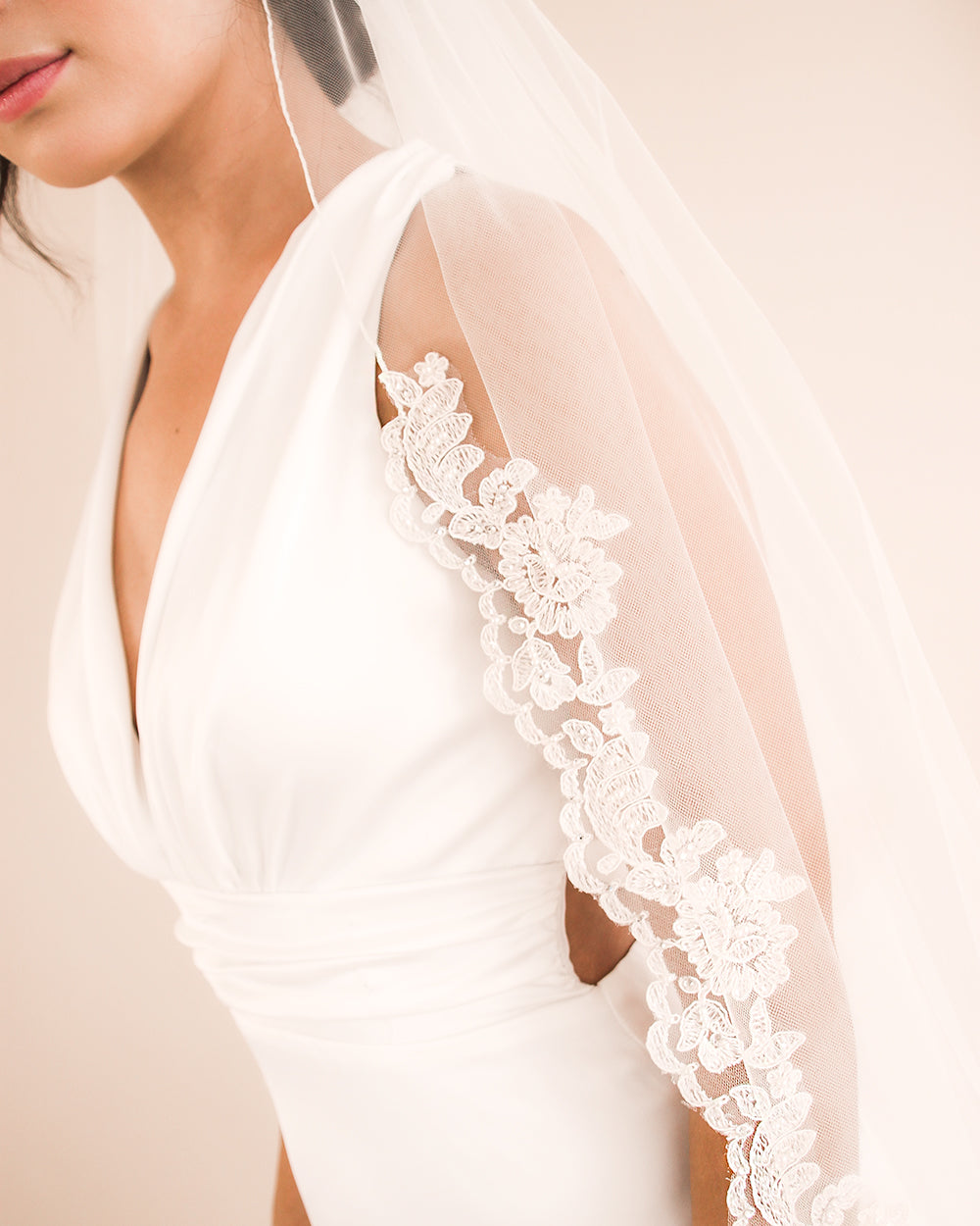 Elegant Sasha Lace Wedding Veil - Handmade Bridal Veil with Floral Appliques for Church Ceremony & Romantic Photoshoots