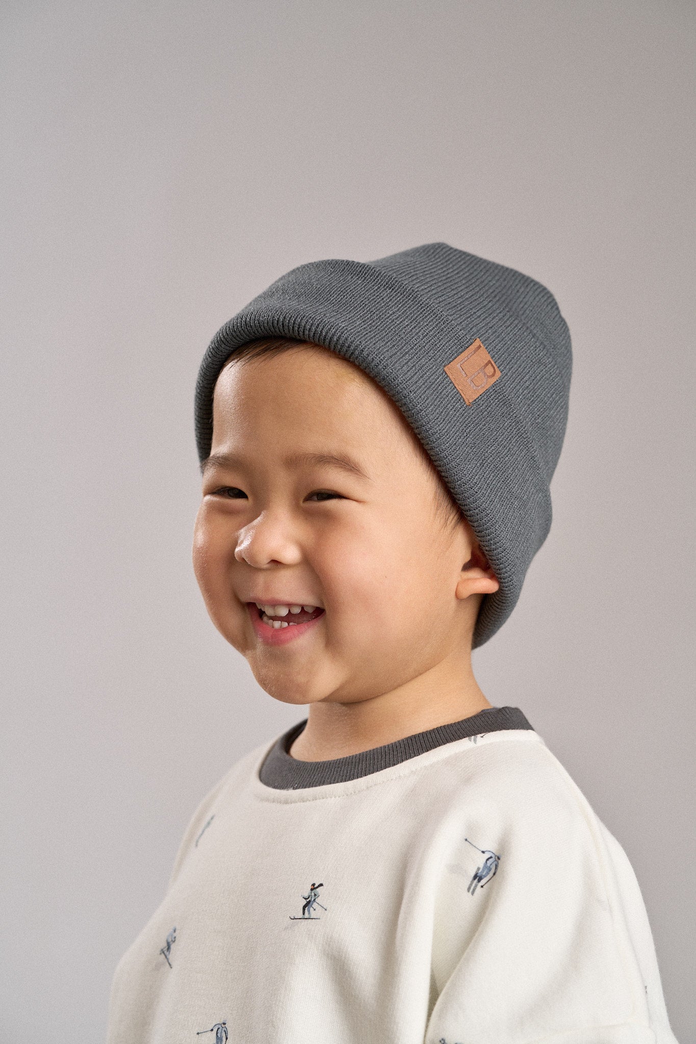 Warm Knit Beanie Hat in Smoke Gray - Cozy Winter Accessory for Men & Women | Perfect for Outdoor Activities, Skiing, and Casual Wear
