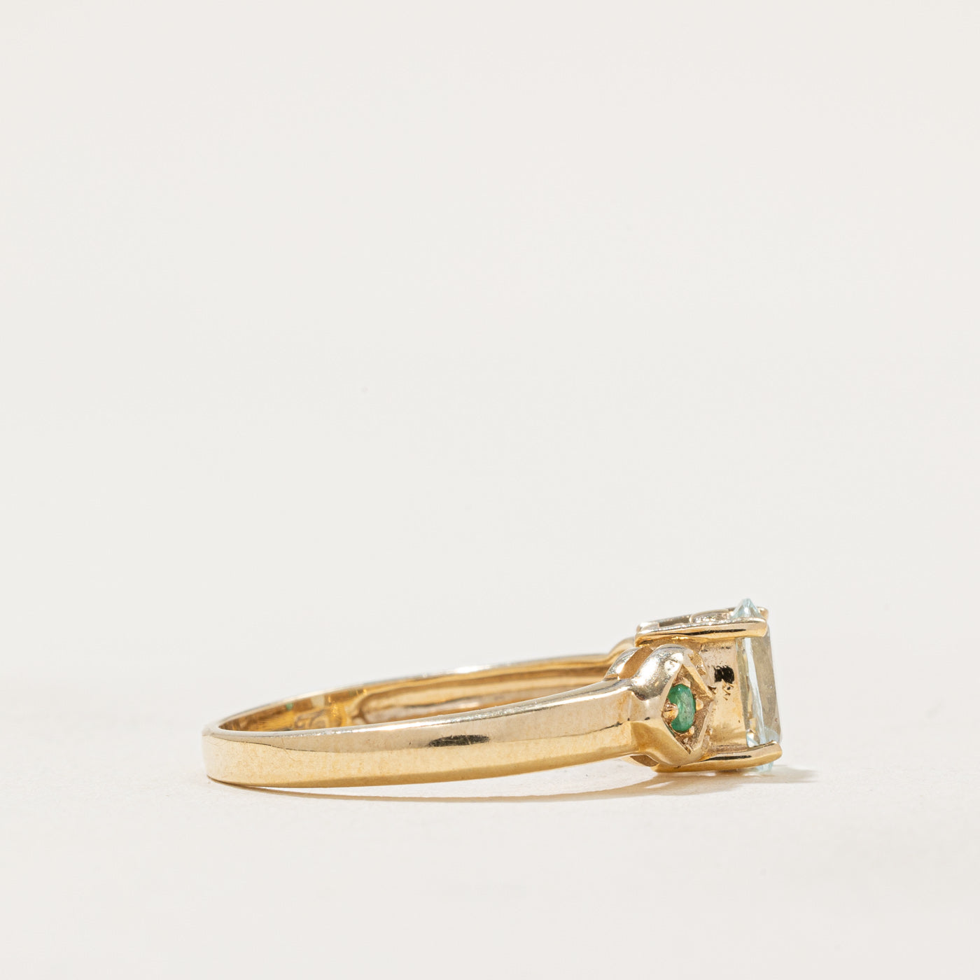 Aquamarine and Emerald Ring - 0.65ct Gemstone with 0.05ctw Diamond Accents - Size 7.25 - Elegant Birthstone Jewelry for Women - Perfect for Engagement, Anniversary & Special Occasion Gifts
