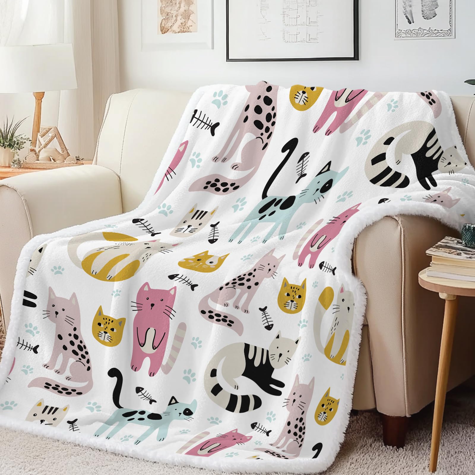 SOULZZZ Spotted Cat Pattern Throw Blanket - Super Soft Sherpa Fleece Blanket for Adults & Kids | Animal Print Fluffy Plush Lightweight Cozy Blanket for Couch, Bed, Sofa - Perfect Gift for Cat Lovers