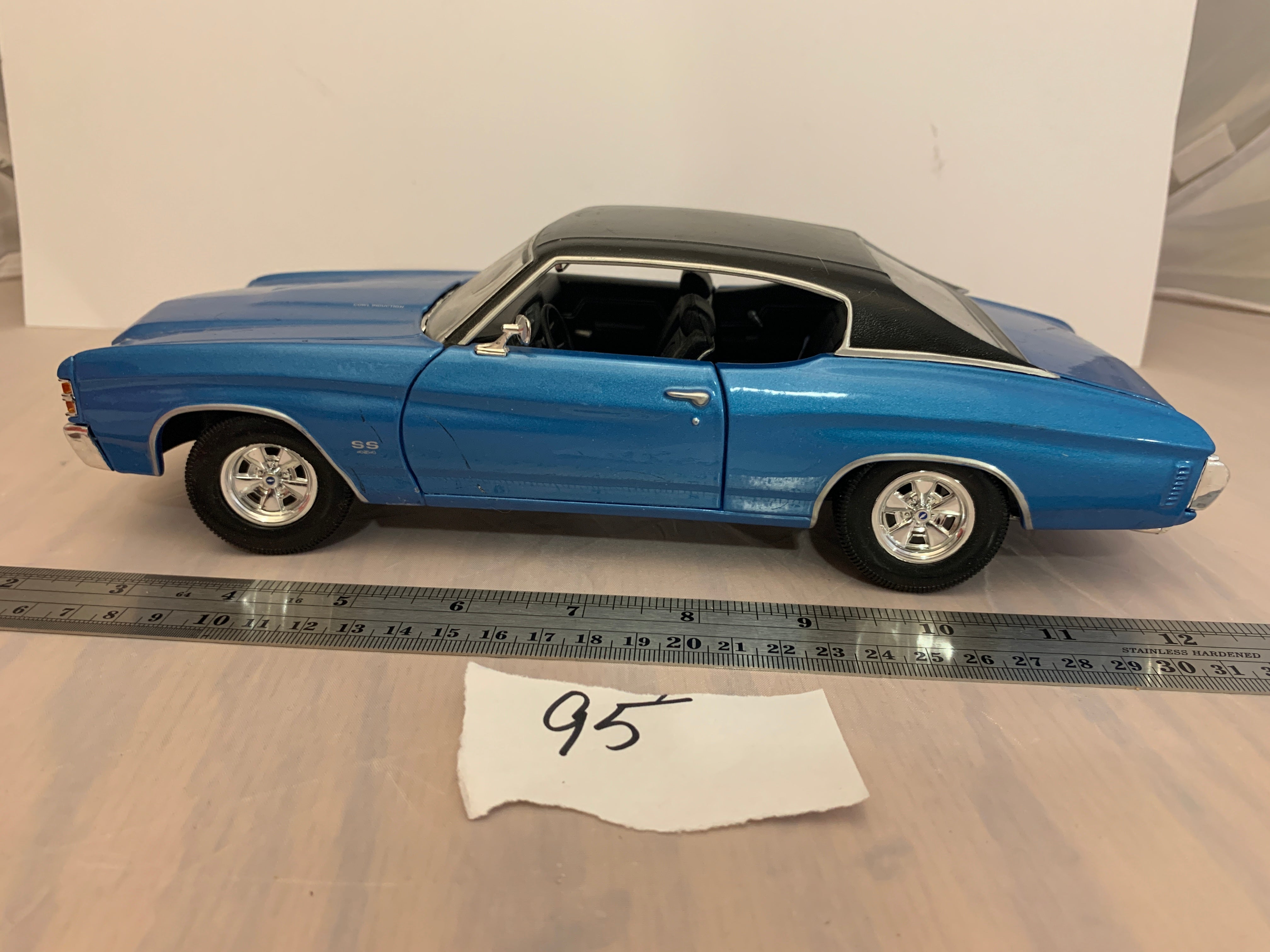 1:18 Scale Diecast 1970 Chevelle SS Blue Model Car - Collectible Muscle Car Replica for Display & Gifting | Home Office Decor, Car Enthusiast Collection