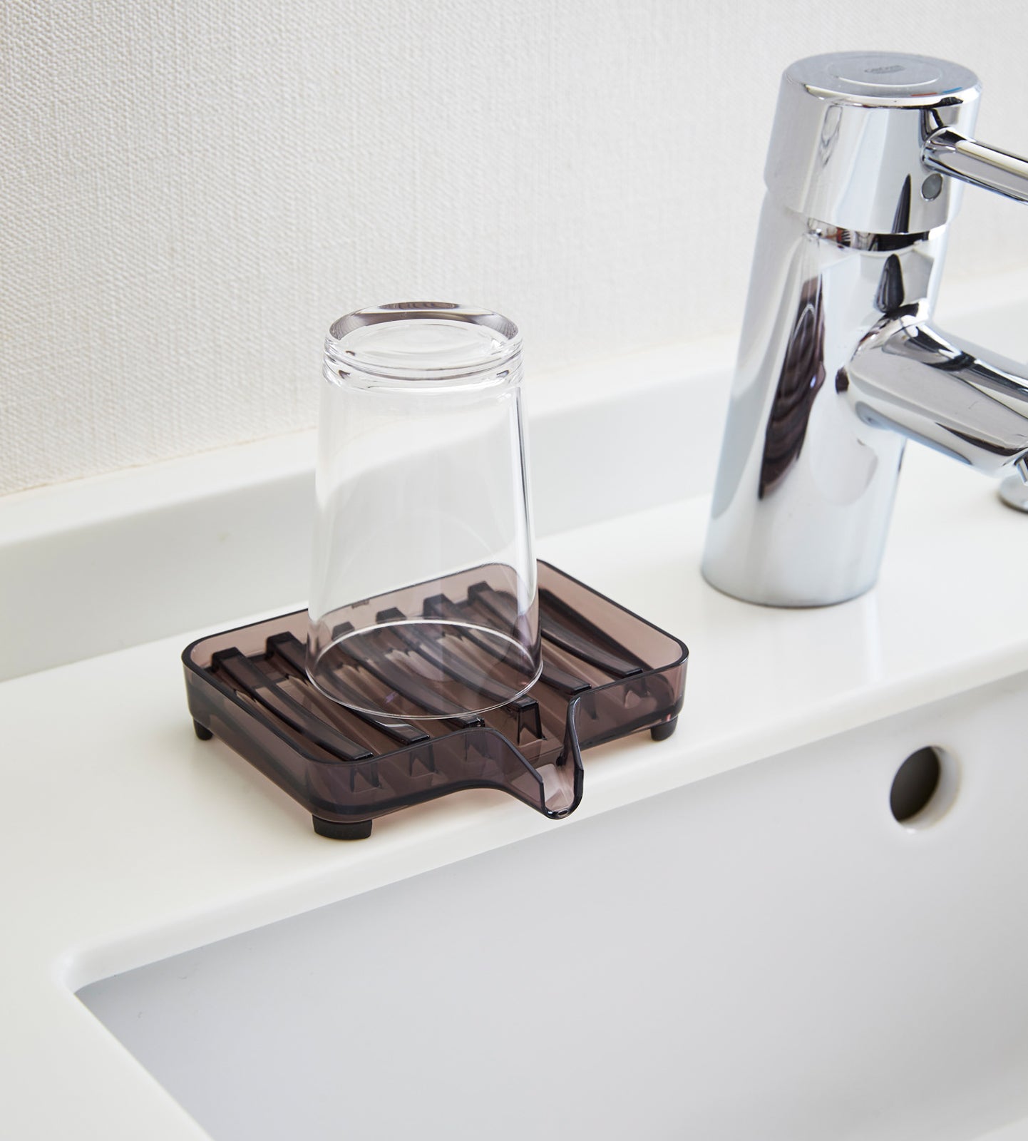 Self Draining Soap Tray - Acrylic Bathroom Organizer for Showers & Sinks | Keeps Countertops Dry & Clean