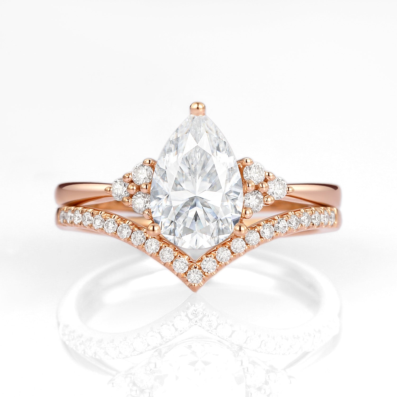 Pear Shaped Moissanite Chevron Rose Gold Ring Set - 2 Piece Wedding Band & Engagement Ring for Women - Perfect for Proposals, Anniversaries & Bridal Jewelry